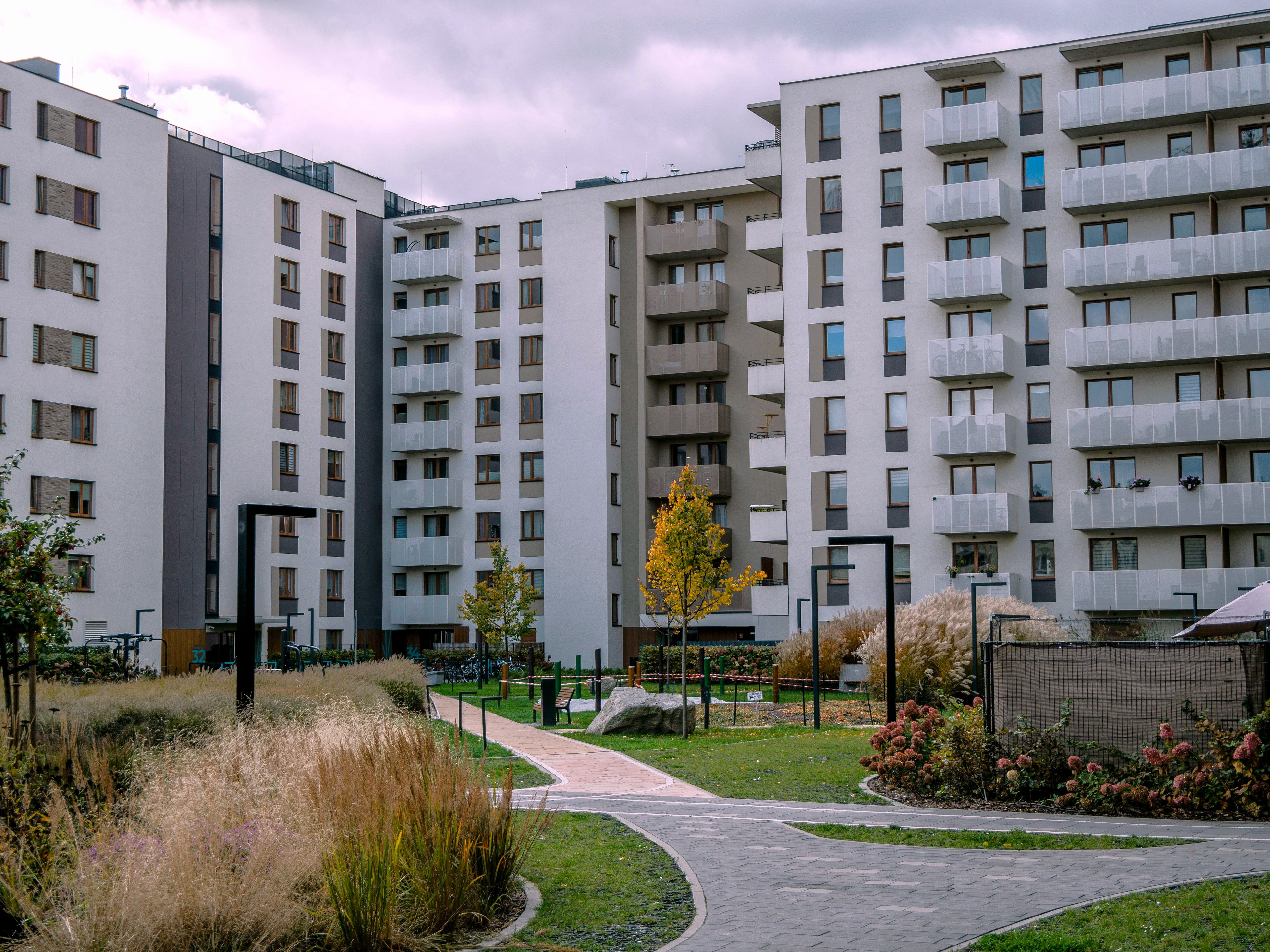 How Many EV Chargers Should Apartments Install? A Smart Ratio Guide for Multifamily Owners