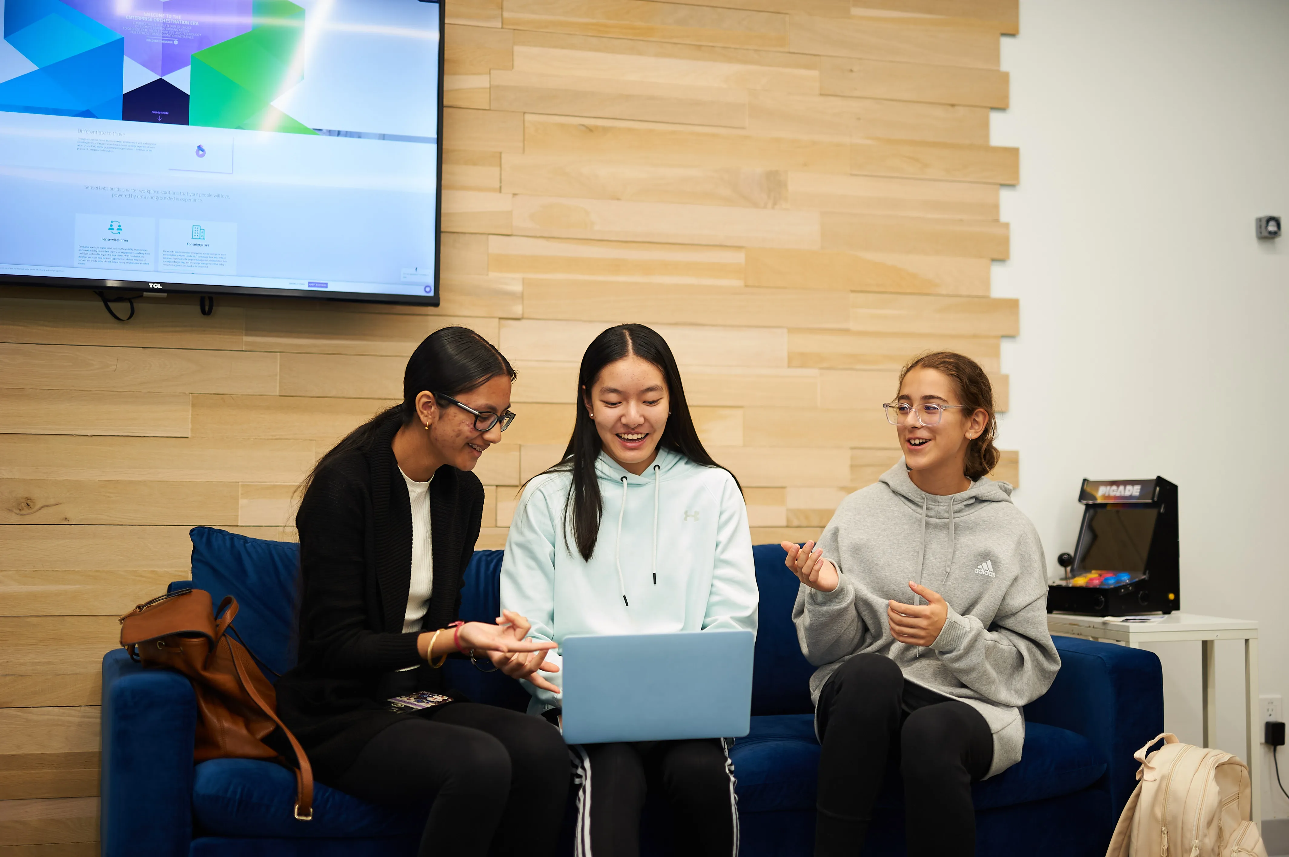 Life at TKS — students and mentors during the program (photo 9)