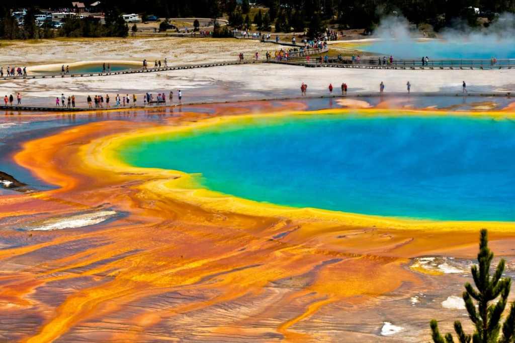 grand prismatic spring yellowstone national park, usa
