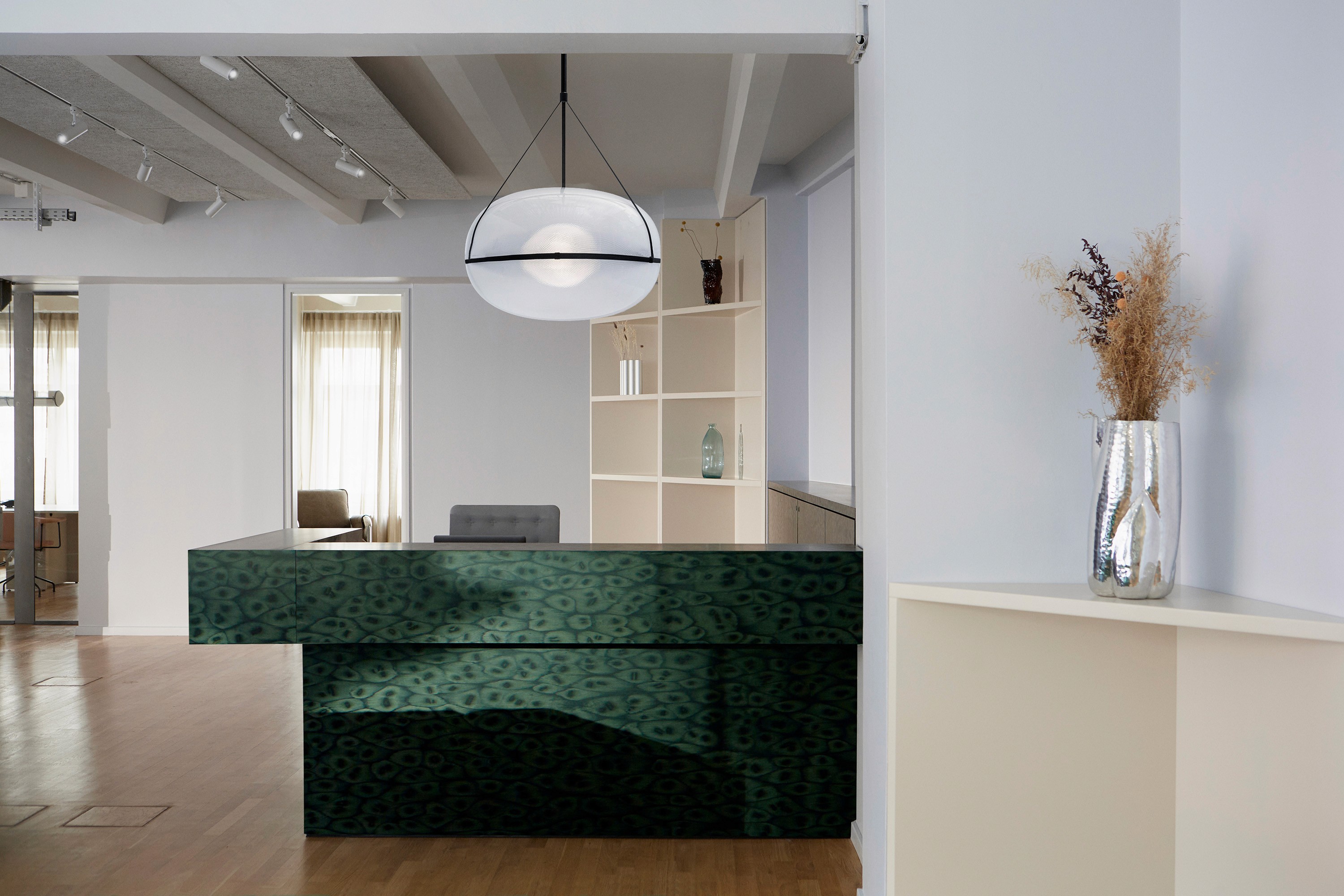 nnenarchitektur-Leistung für modernes Großraumbüro in Berlin mit flexiblen Arbeitsplätzen