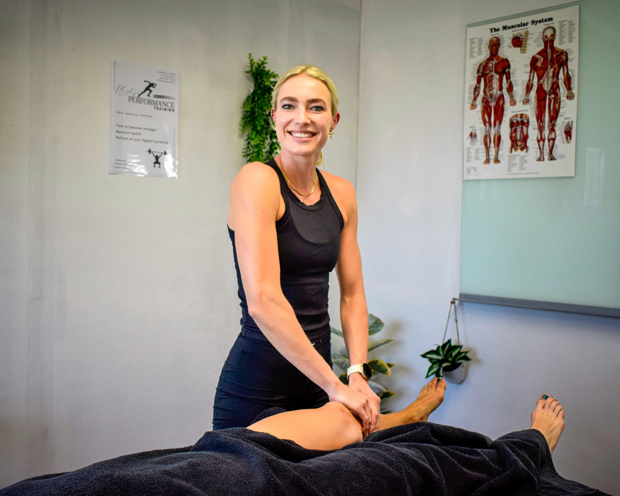 Massage therapist workign with patient in Stellenbosch