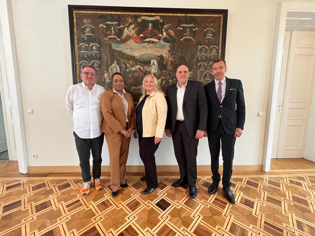From left to right: Prof. (FH) Mag. Julius Dem, MBA, Director of Studies International Business Administration for LBS, Professor Deborah M. Gaspard, Member of the Board of Directors for ACBSP, Birgit Wakonig, BSc, MSc, Quality Manager for LBS, Oliver Olson, the Director of European Operations at ACBSP, Alexander Zirkler, Executive Director for Lauder Business School.