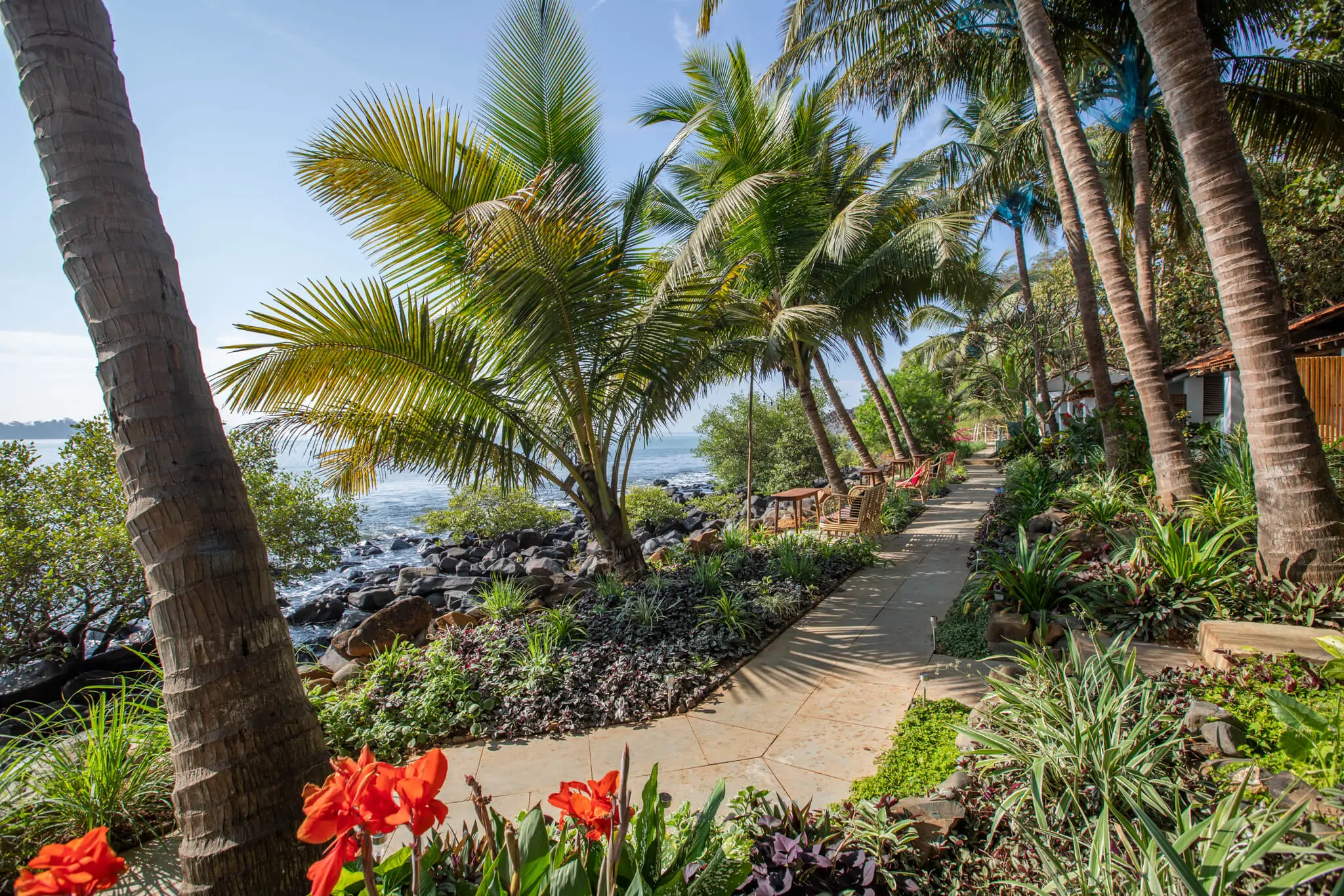 Through Casa Jaali's gardens to the Arabian Sea
