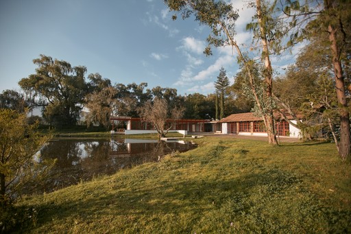 Edificio de Cobertizo residencia artística junto al lago en Jilotepec, Estado de México
