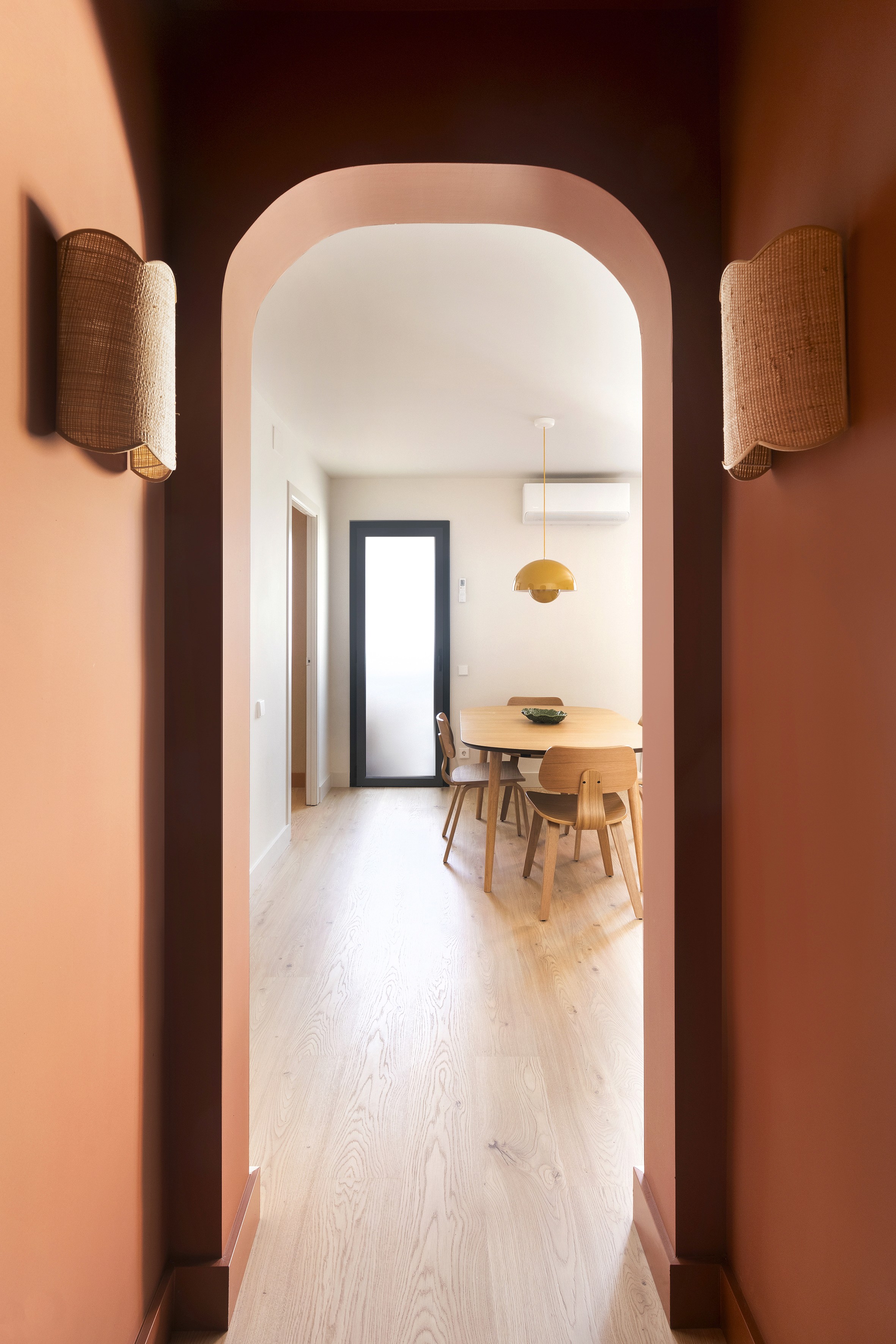 Zona de comedor en Koti, Simaba Casanova en Barcelona