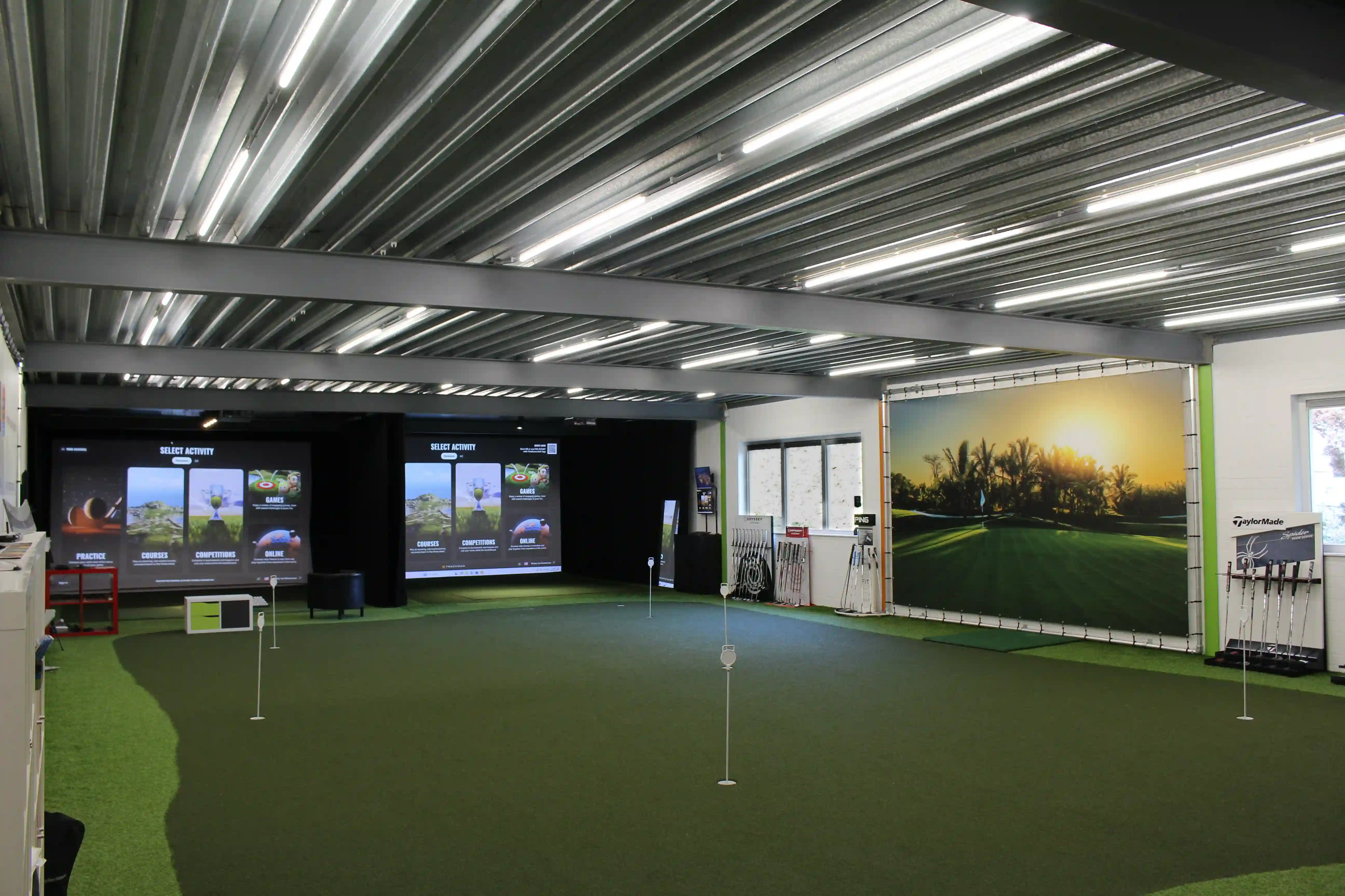 golf-simulator-wijchen-trackman-bays-putting-green-clubfitting-taylormade