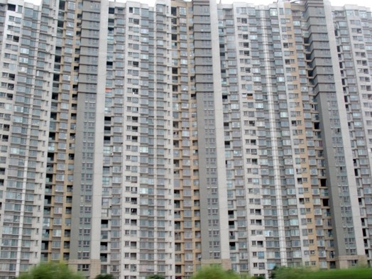 A photo of a multistore apartment building.