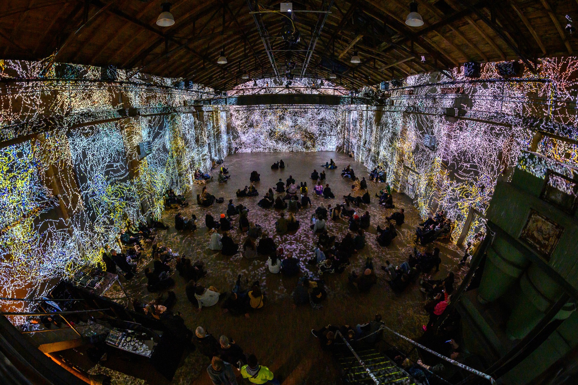 fluctuating light - interior projection mapping performance