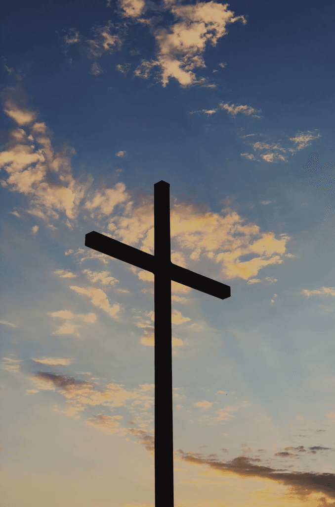 푸른 하늘 아래 세워진 십자가 – 믿음과 소망을 상징 | Cross standing against blue sky symbolizing faith and hope