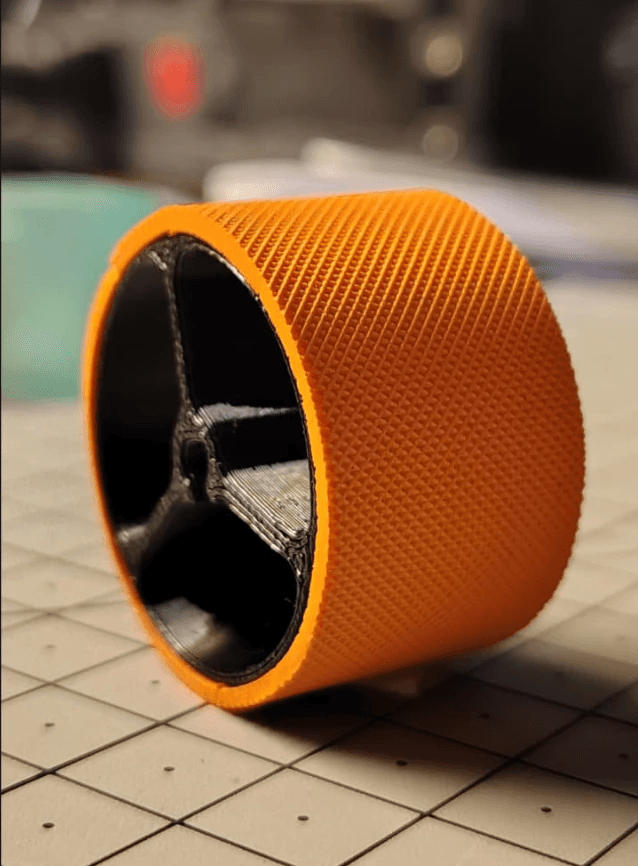 LINE FOLLOWING ROBOT CLOSEUP