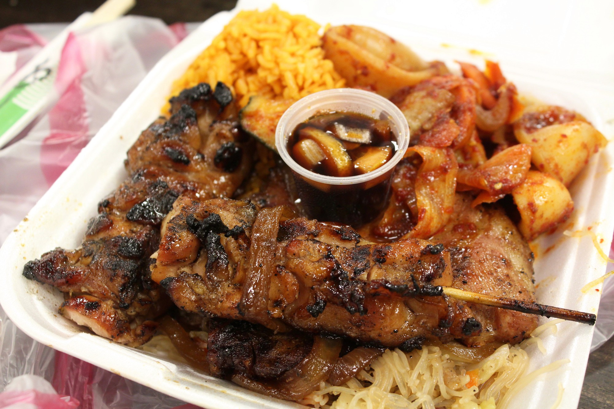 photography of dam during daytime