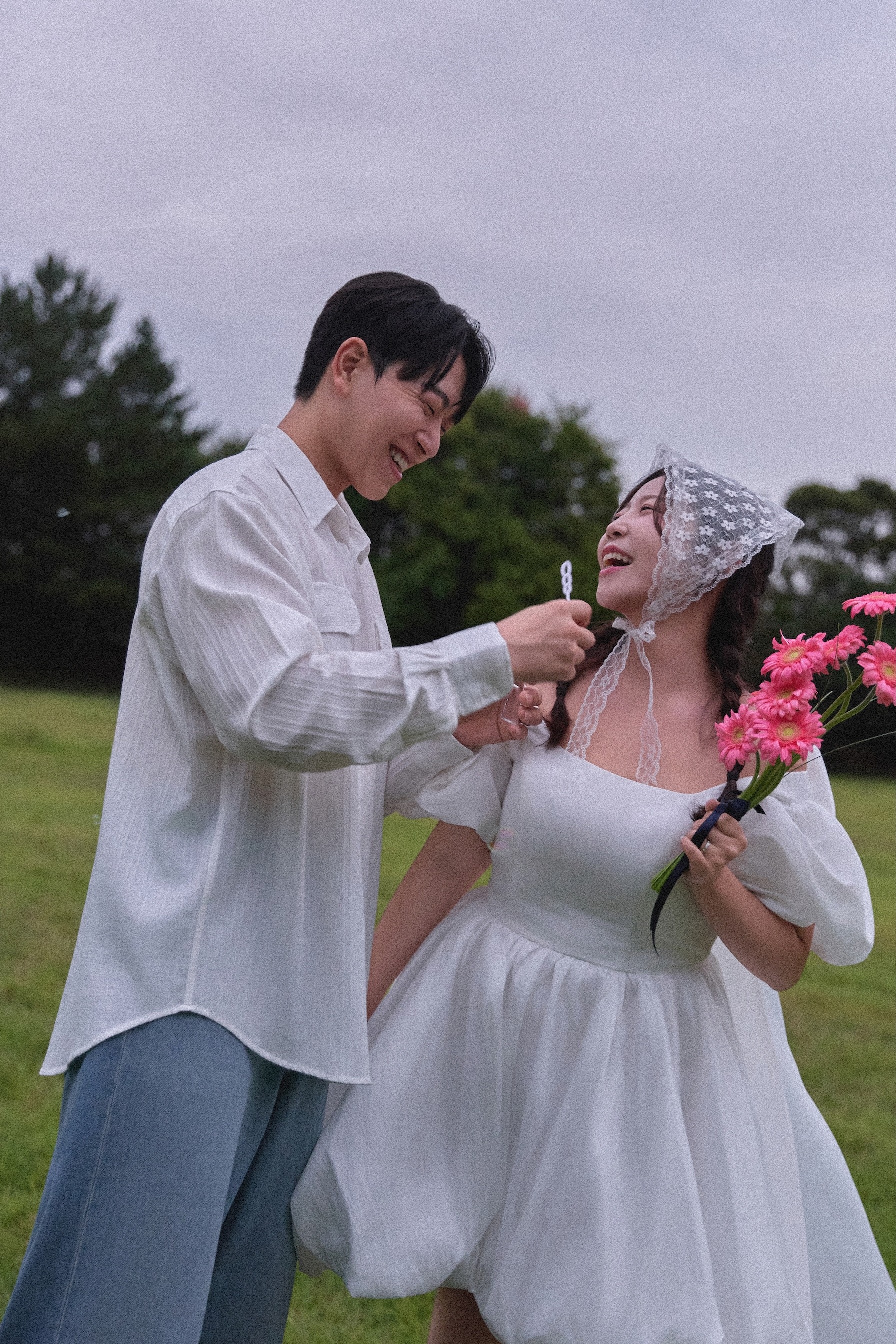 광주야외웨딩 촬영 후기 | 하기스스냅이 담아낸 부케·풍선·가렌다 활용 소품 웨딩스냅
