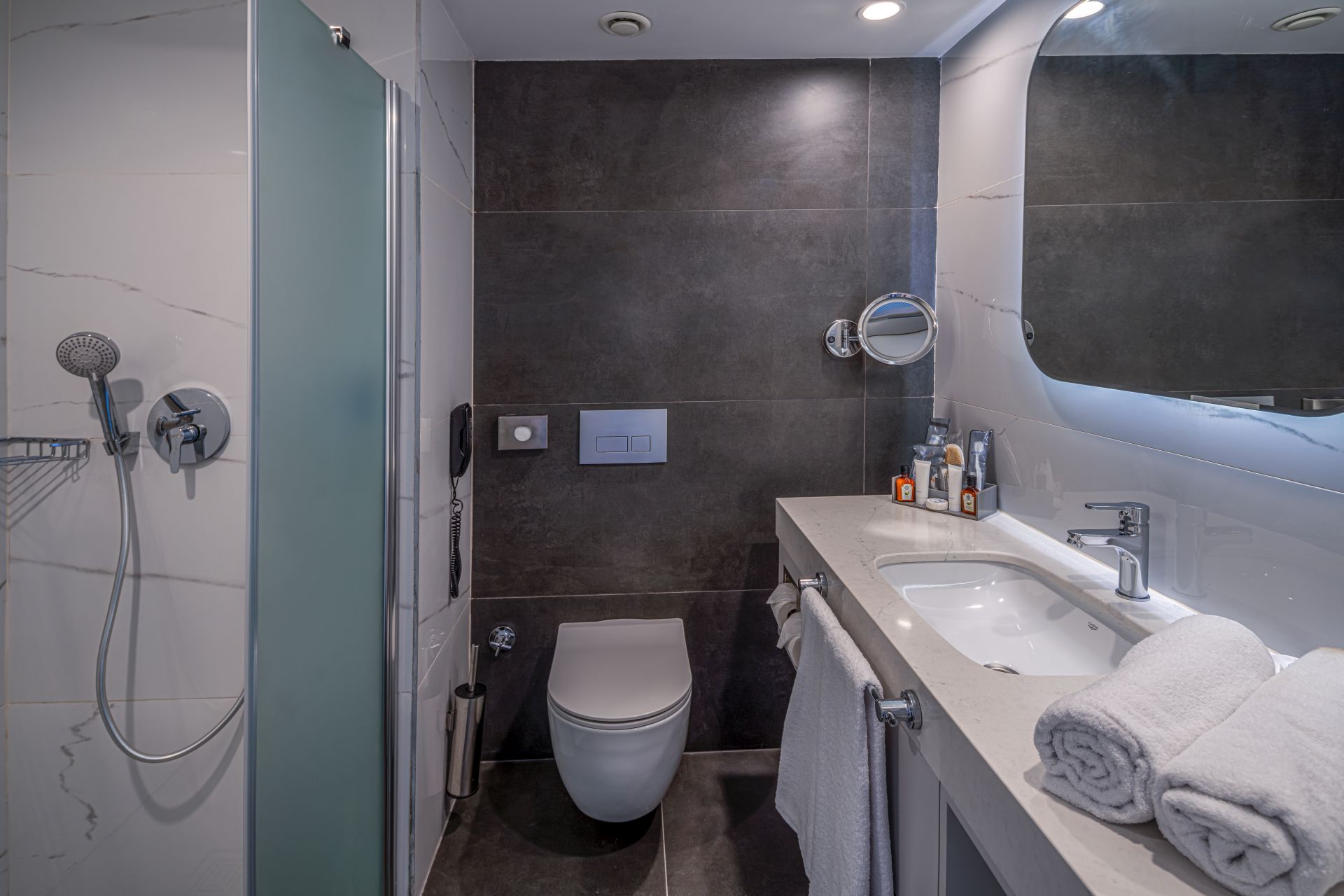 Deluxe Swim Up Family Room