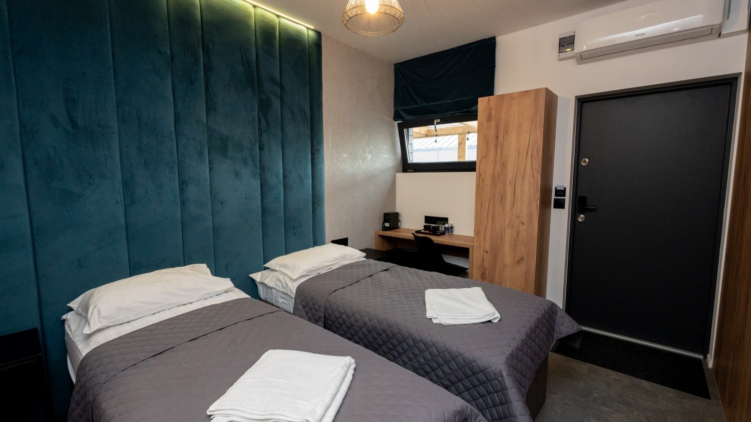 Nowoczesny pokój w Niedźwiedzia 25 – komfortowy nocleg idealny na chillowy weekend dla rodziców pod Poznaniem