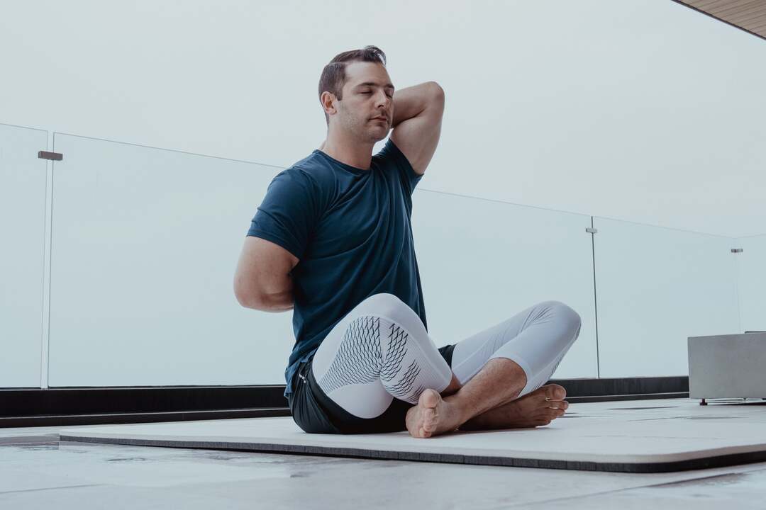 man stretch - mobility apps