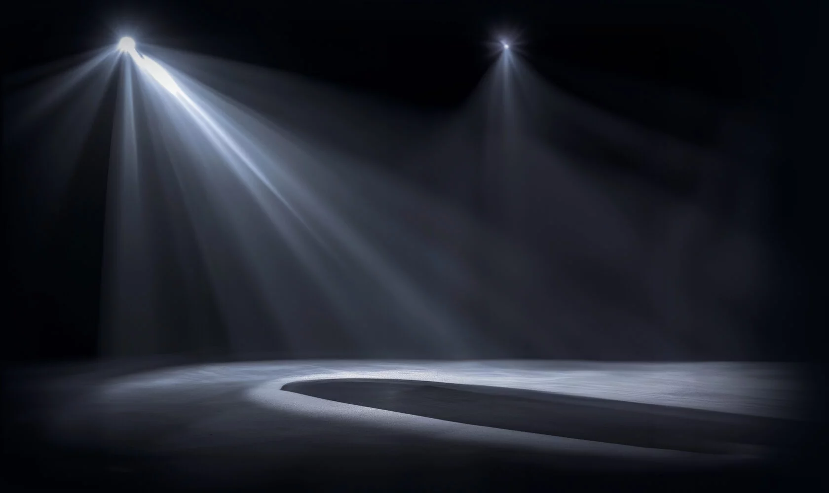 WEIMI vienas un divdurvju viedie ledusskapji uz tumša fona ar statistiku un tehnoloģiju izcelšanu