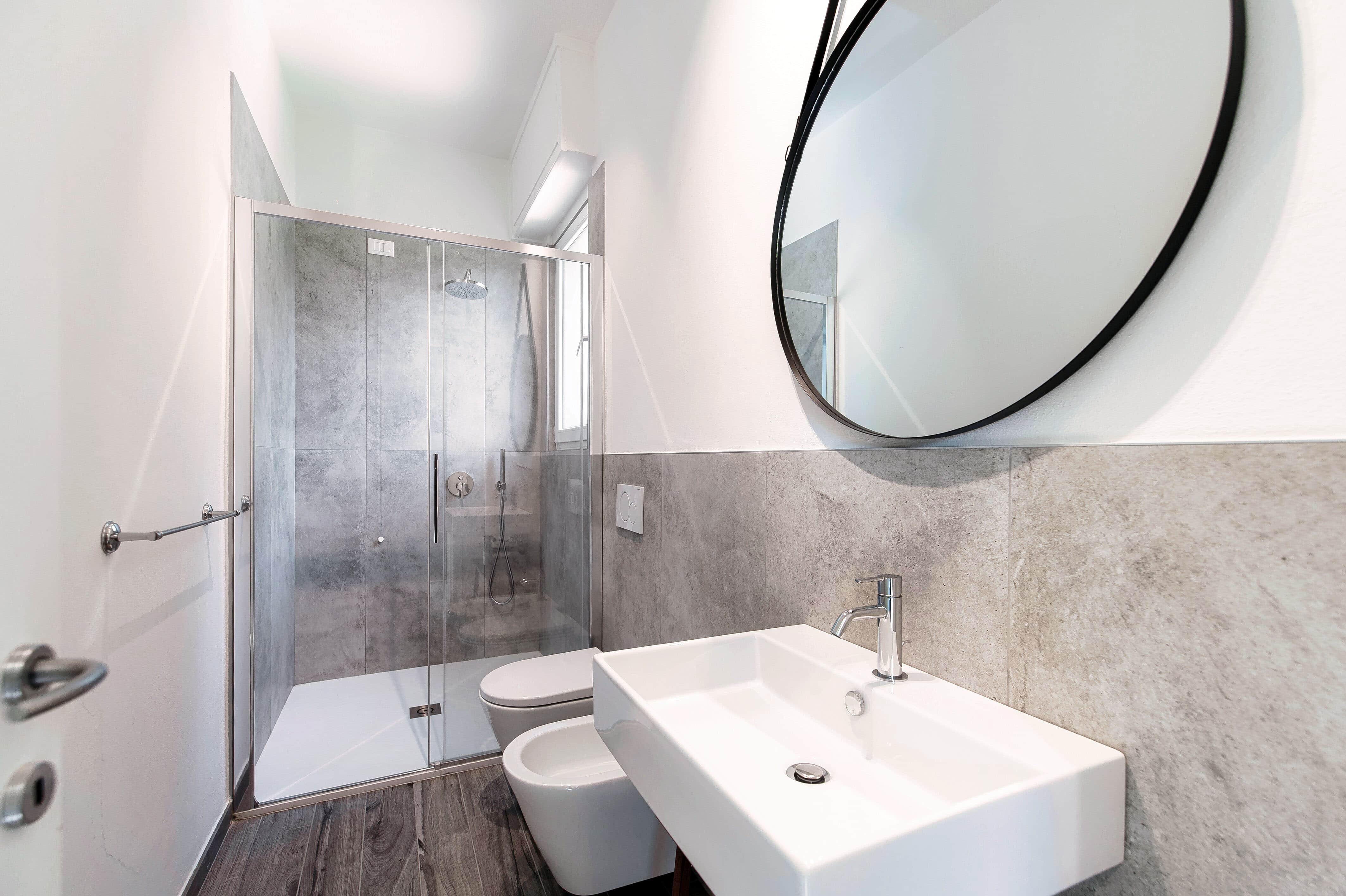 bathroom lake view rovenna appartament cernobbio