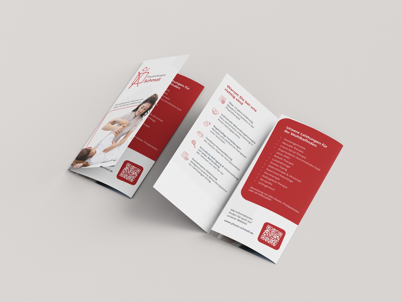 Flyer Mockup: Vorderseite und die erste aufgeklappte Seite
