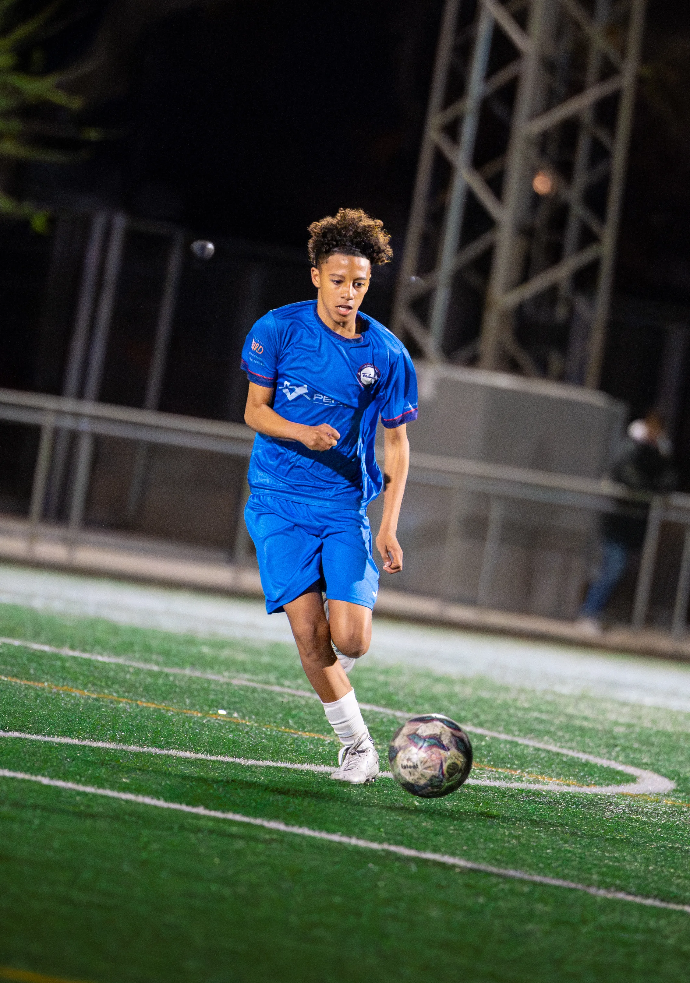 Jugadores del equipo Sub-14 A del Club Terlenka en entrenamiento de fútbol en Barcelona 2026, fotografía de Nolan Pardo