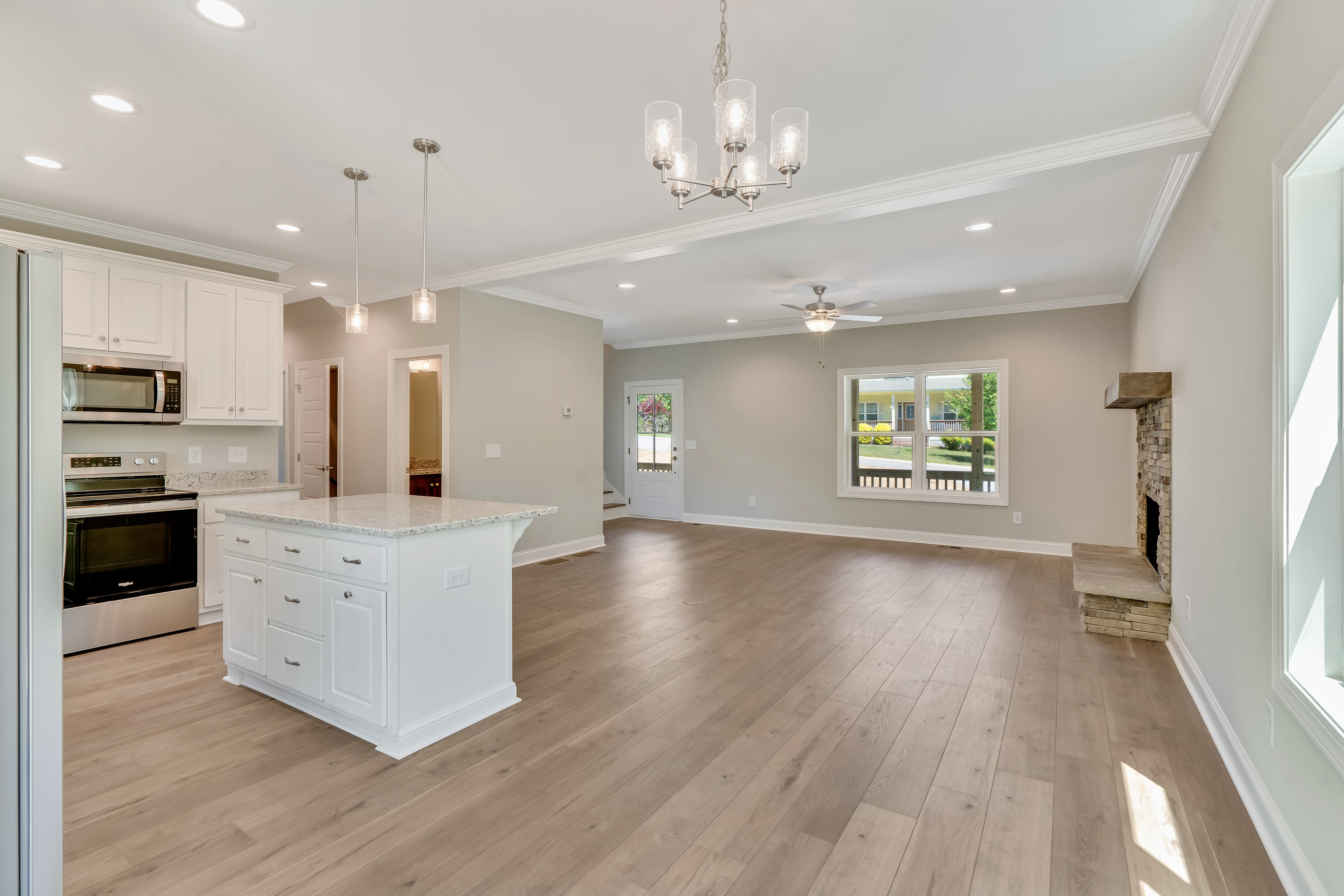 Spacious entry way with luxurious finishing