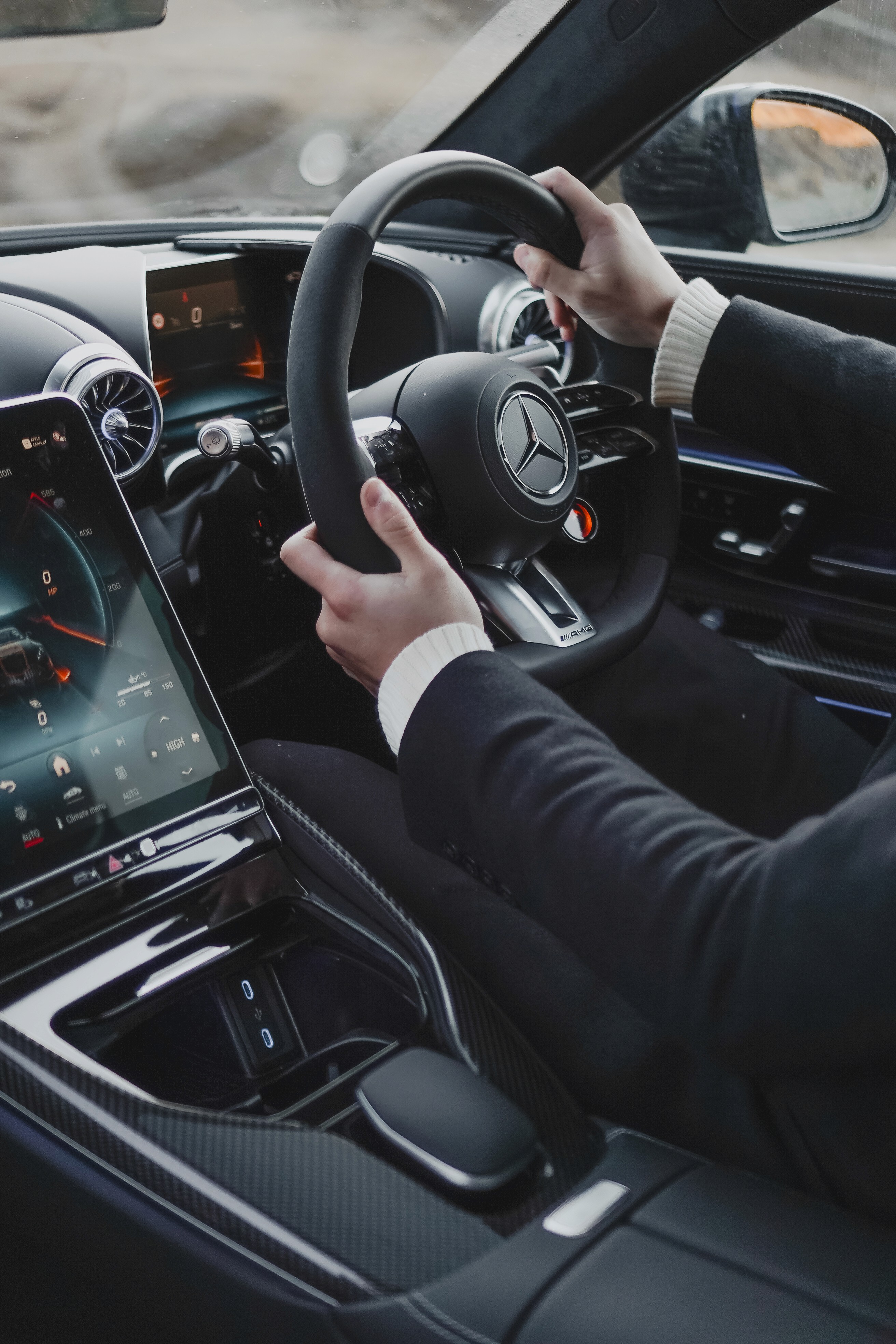Satisfied couple with Reliable Car Dealership