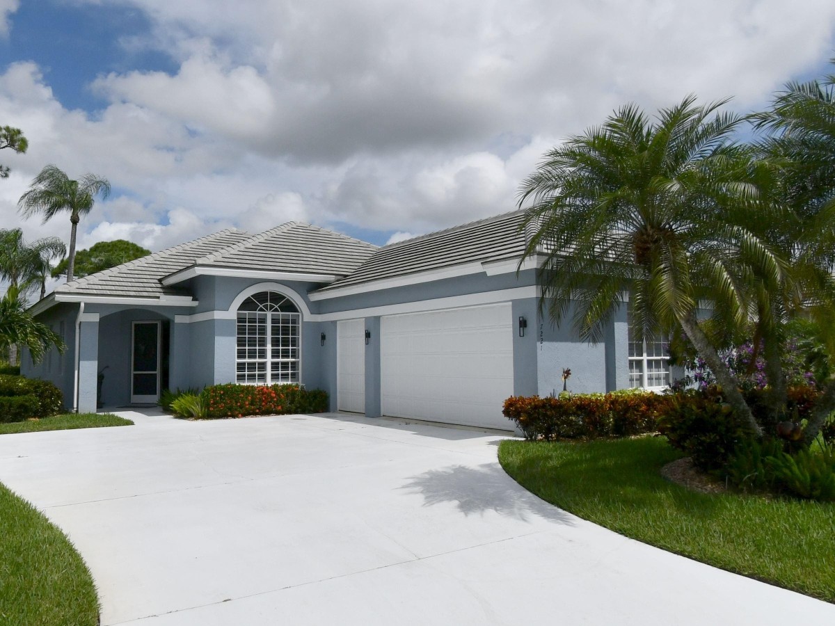 1995 New Roof Construction in Marsh Landing, PGA Village, Port St Lucie with Entegra Flat Broomswept Tile in Natural Gray