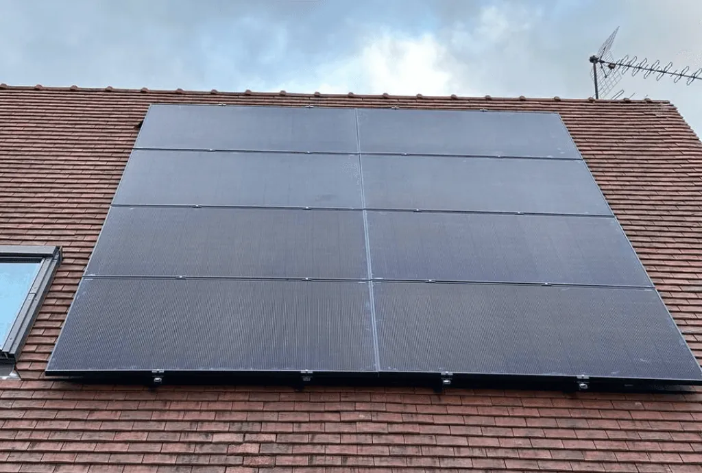 Photo d'une maison à Osny équipée de panneaux photovoltaïques dont l'installation a été faite par Solarock.
