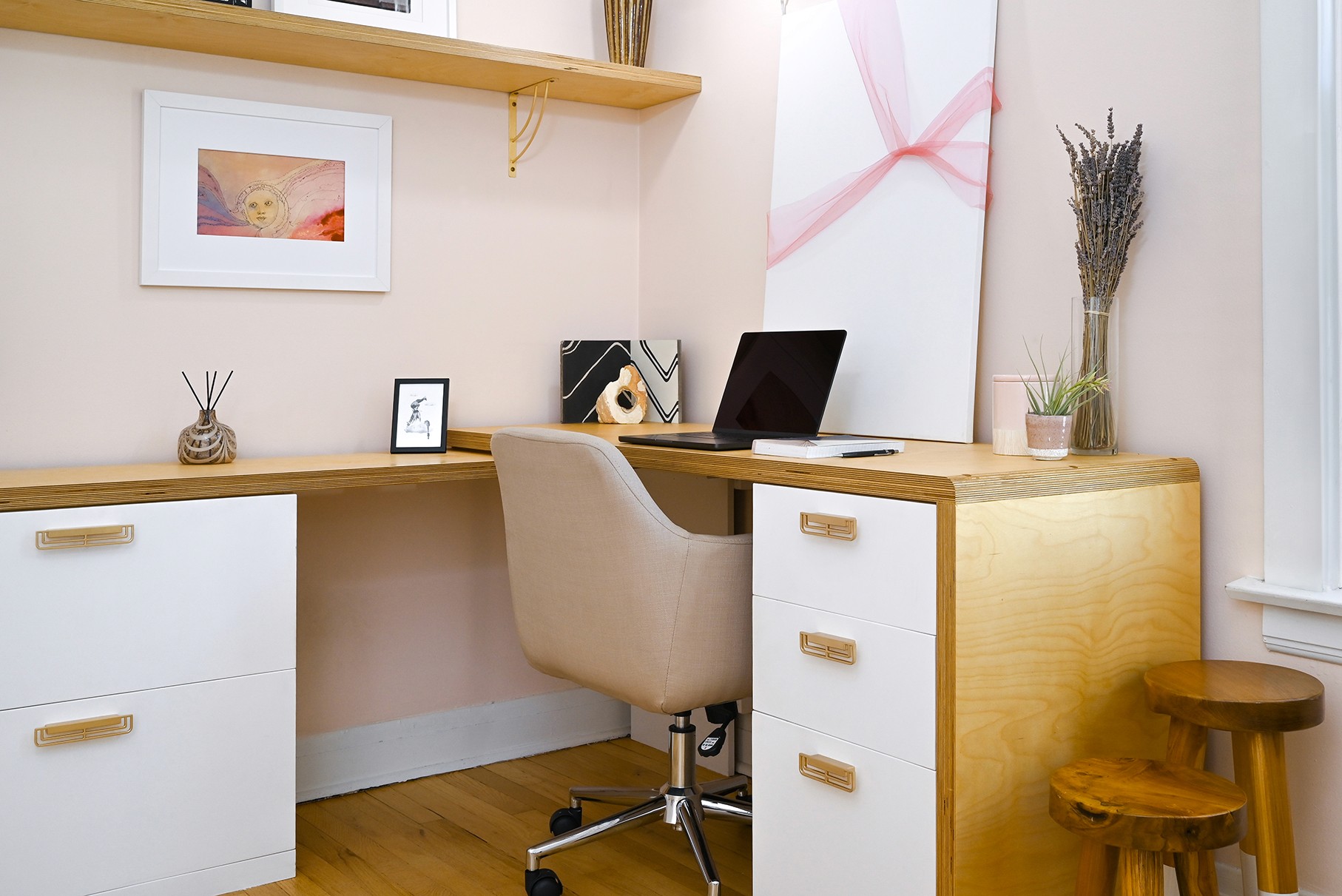 Sleek Home office desk modern style