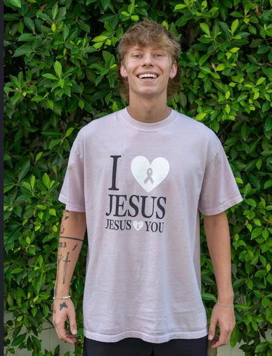 Portrait of creator Jeremiah Jones smiling in a car