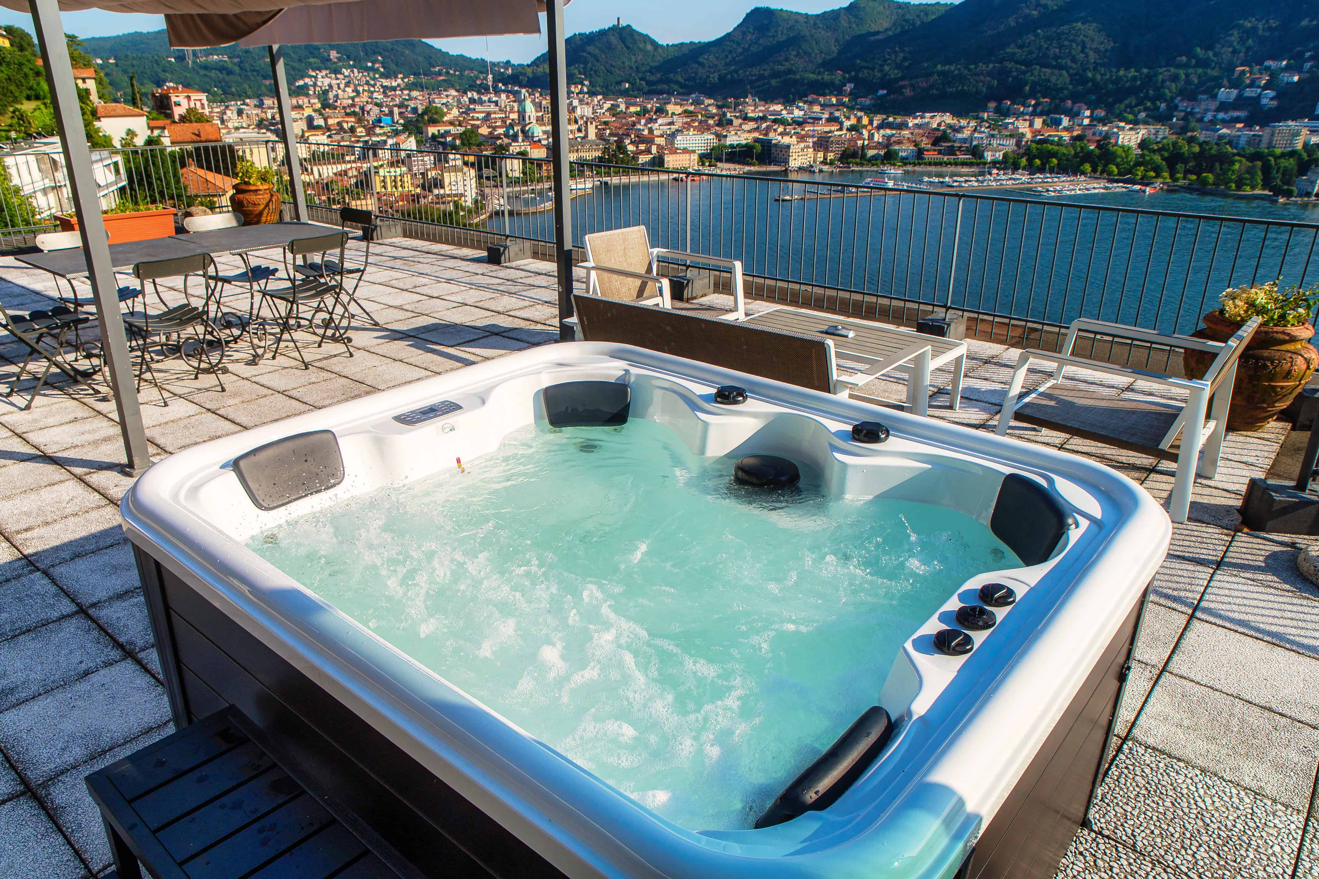hot tub terrace great view como centre 