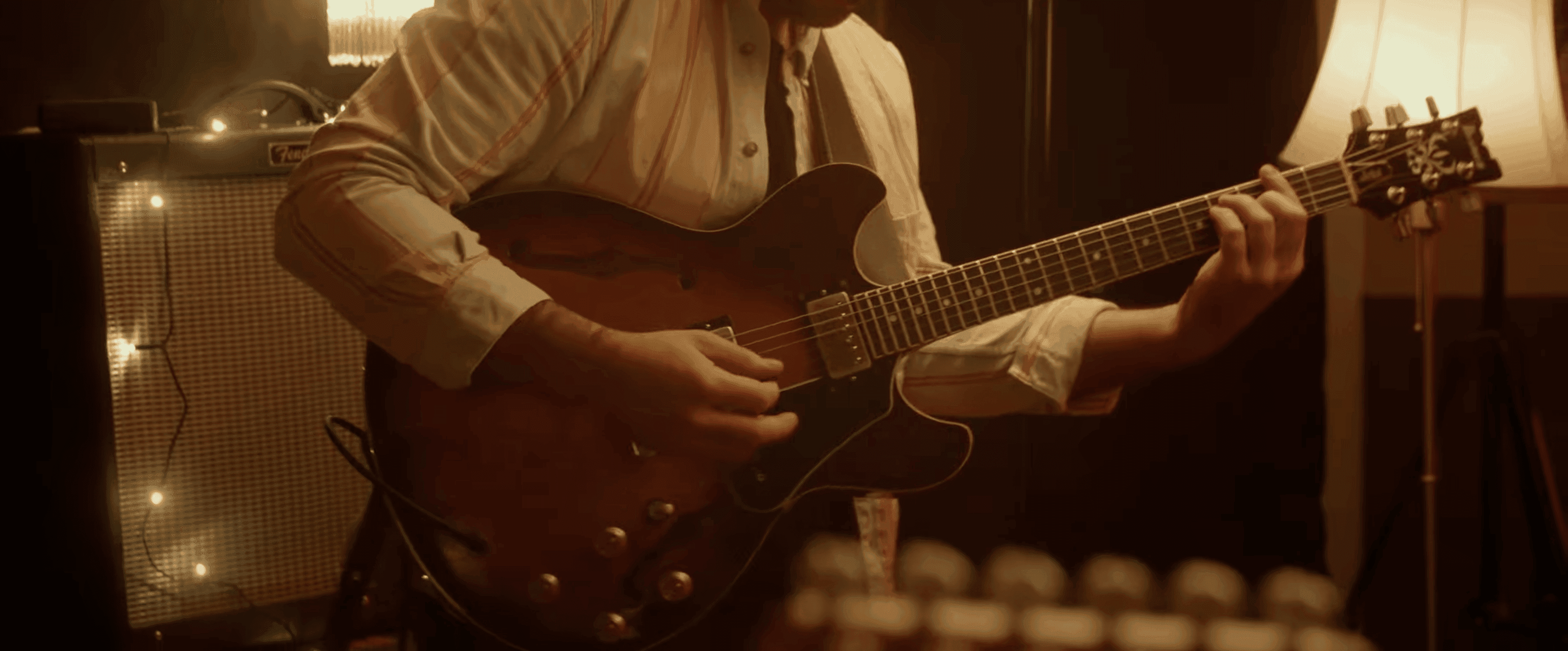 Gitarre Closeup: Musiker spielen in Studio