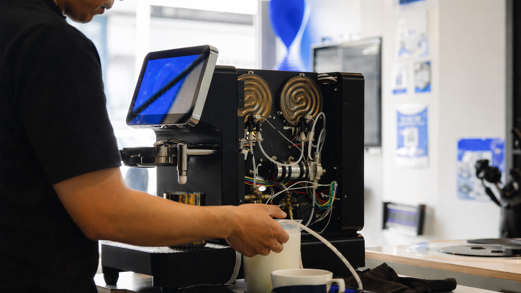 automated coffee business, coffee vending machine maintenance, smart coffee kiosk, automated coffee machine reliability, coffee kiosk tech
