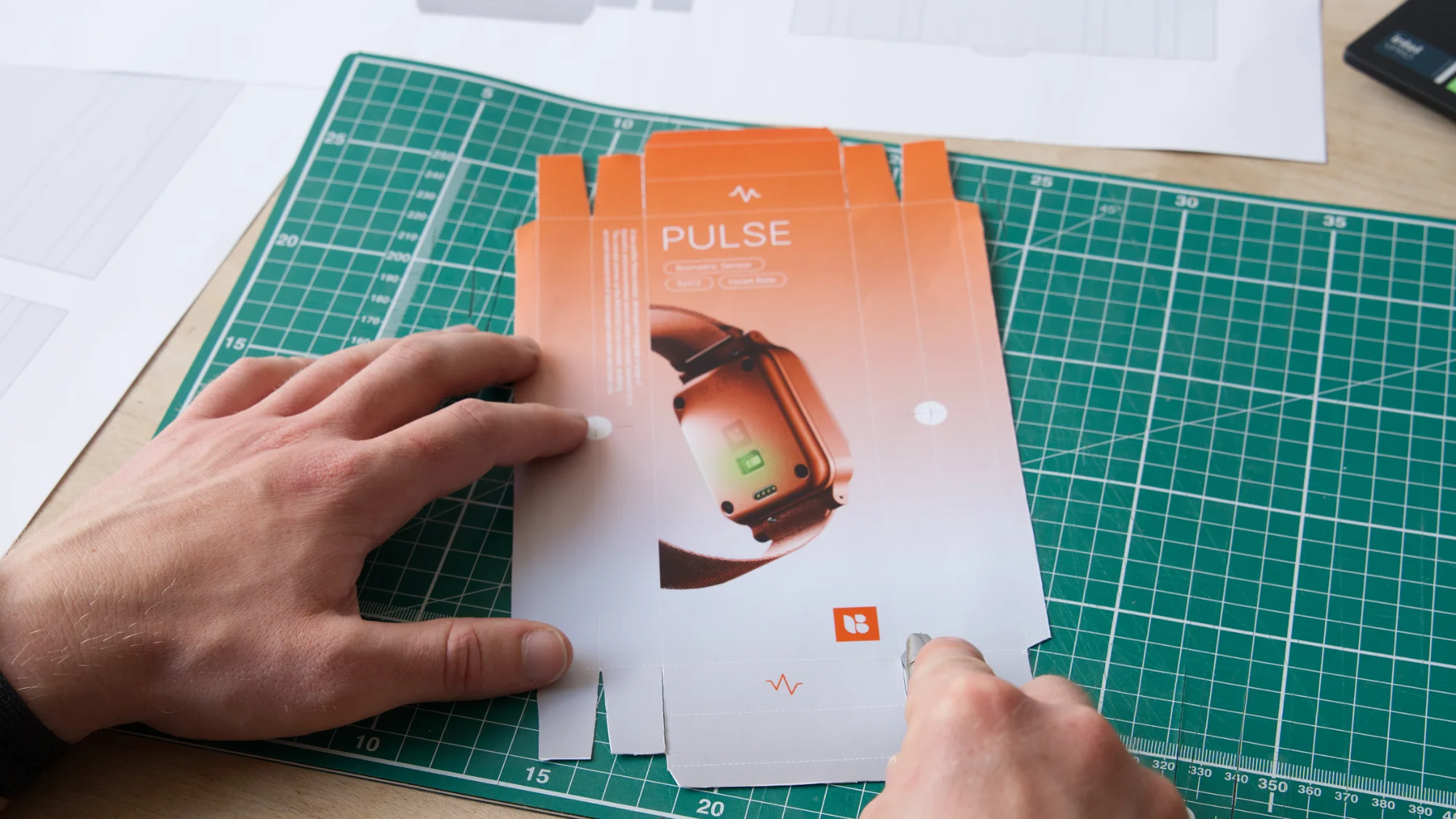 Close up product packaging net design for a smart wearable device.