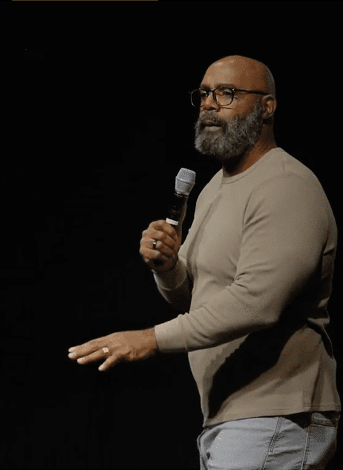 photo of otto kelly speaking