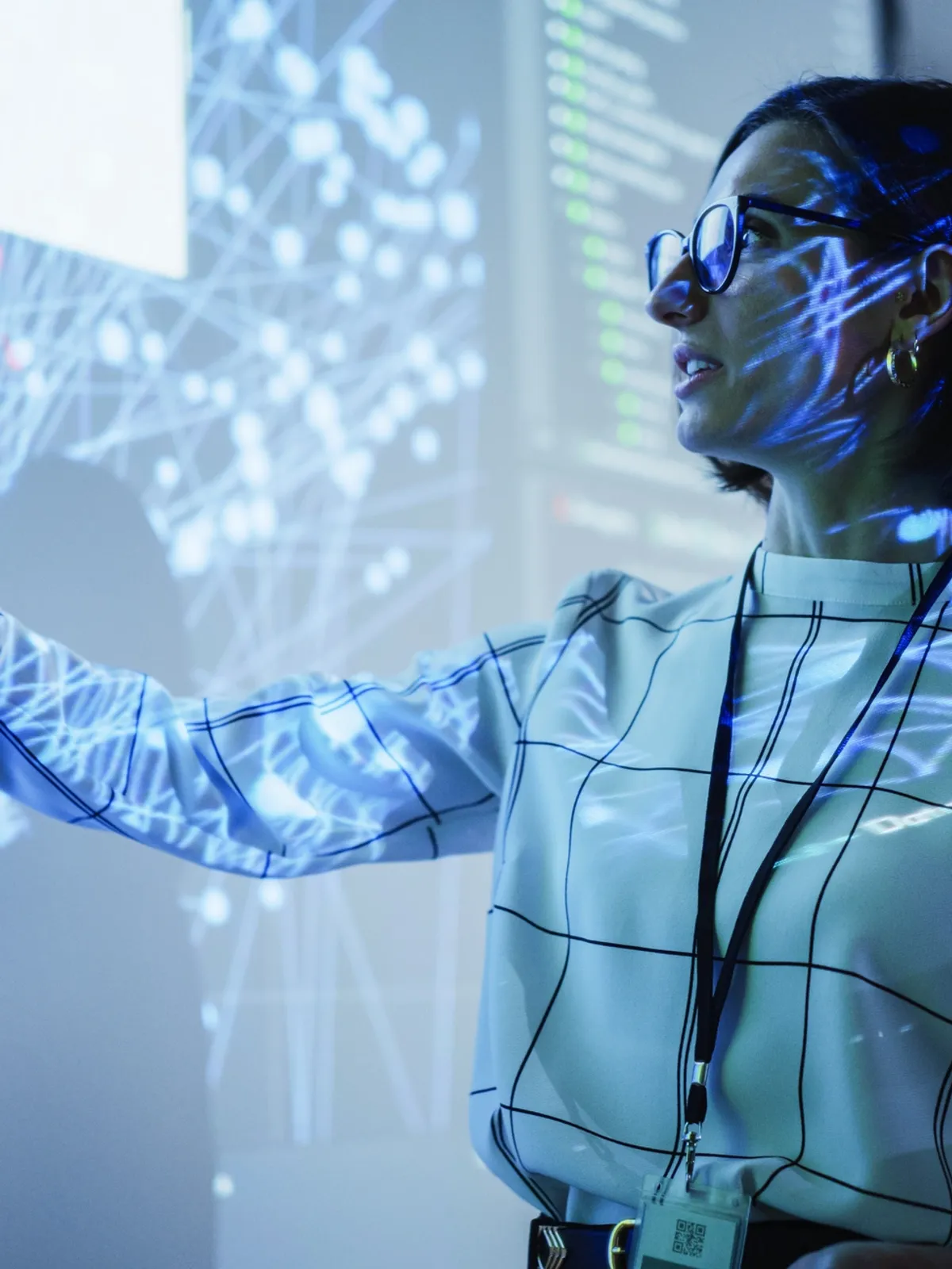 Data scientist working with artificial intelligence and machine learning technology for enterprise business optimization.