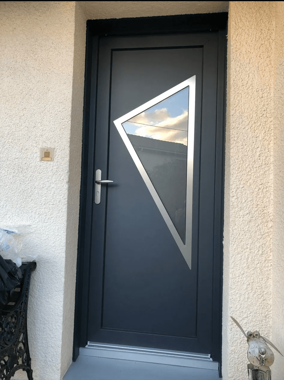 Porte d’entrée avec poignée verticale — AFermetures