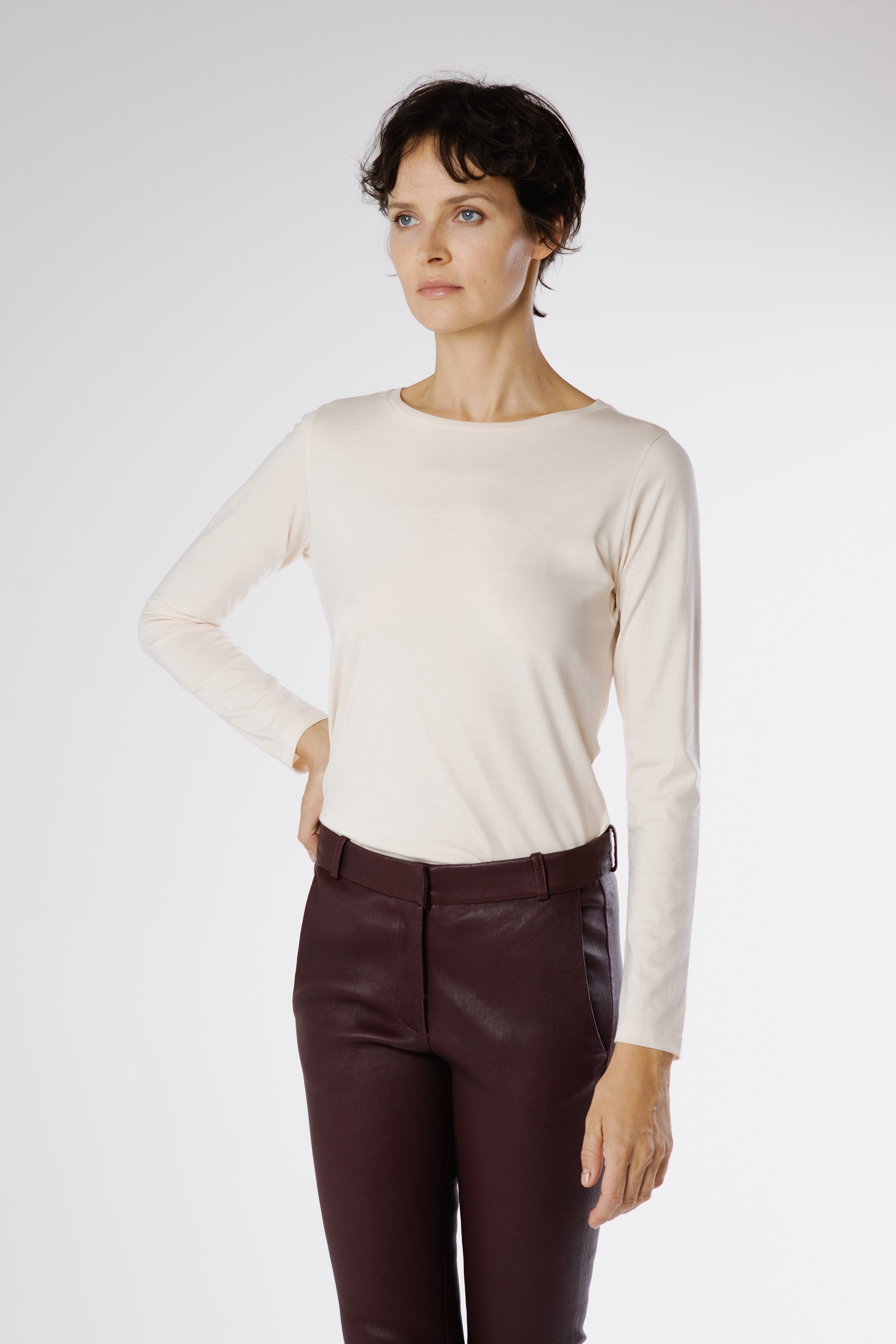 Front view of Fina LaPima Crème lightweight cotton longsleeve