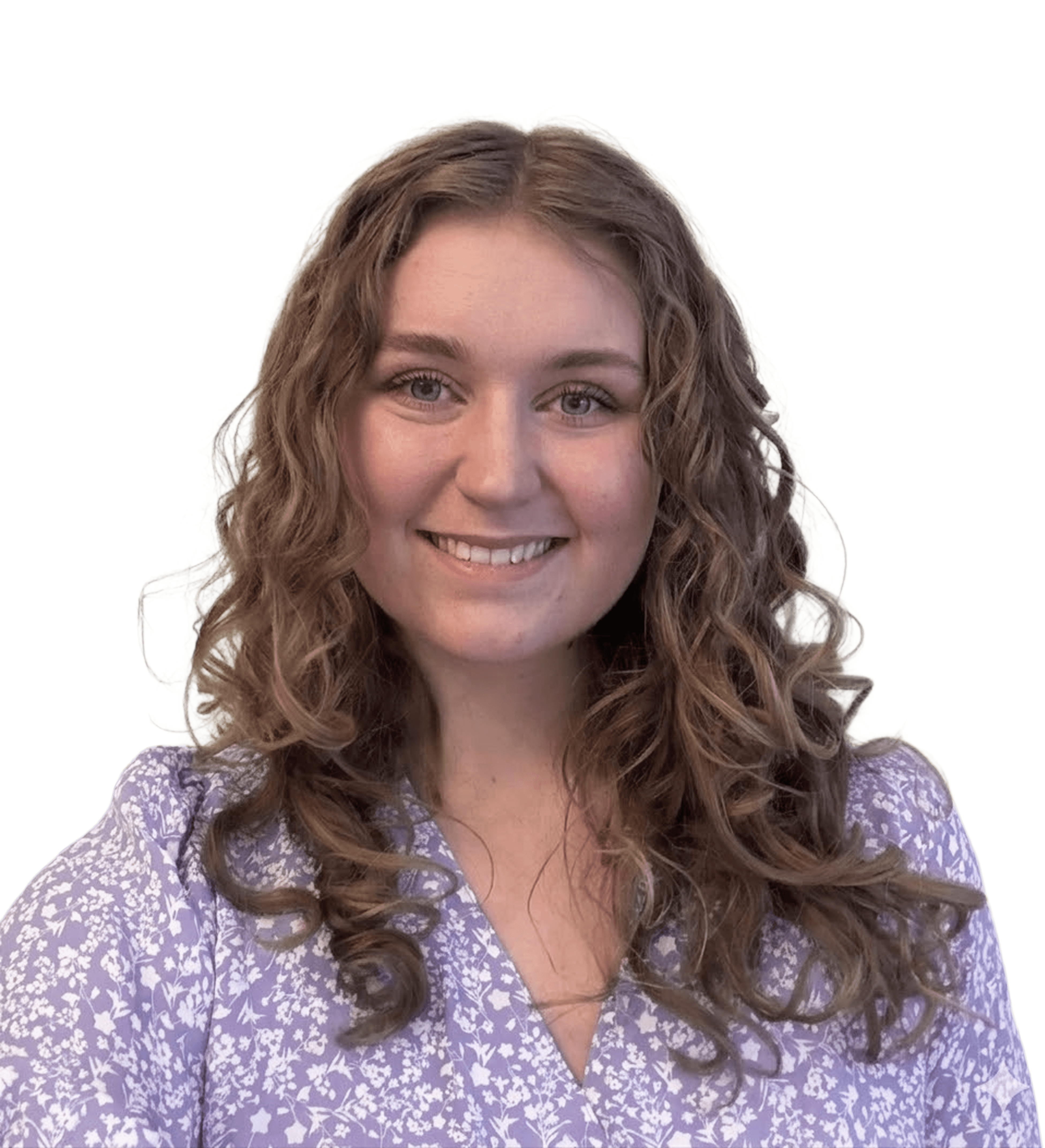 En bild på minna. Hon har en lila blus på sig och ser glad ut