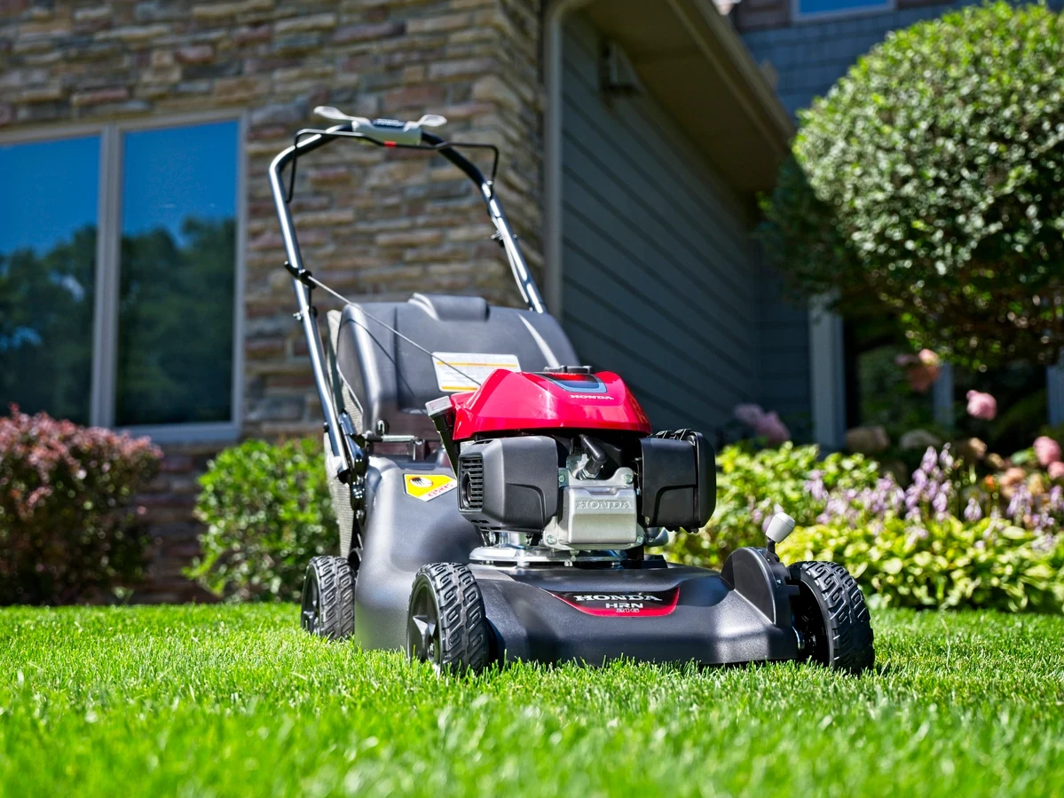 A Homeowners Guide to Honda Lawn Mowers Winnipeg Edition Yardona Property Maintenance