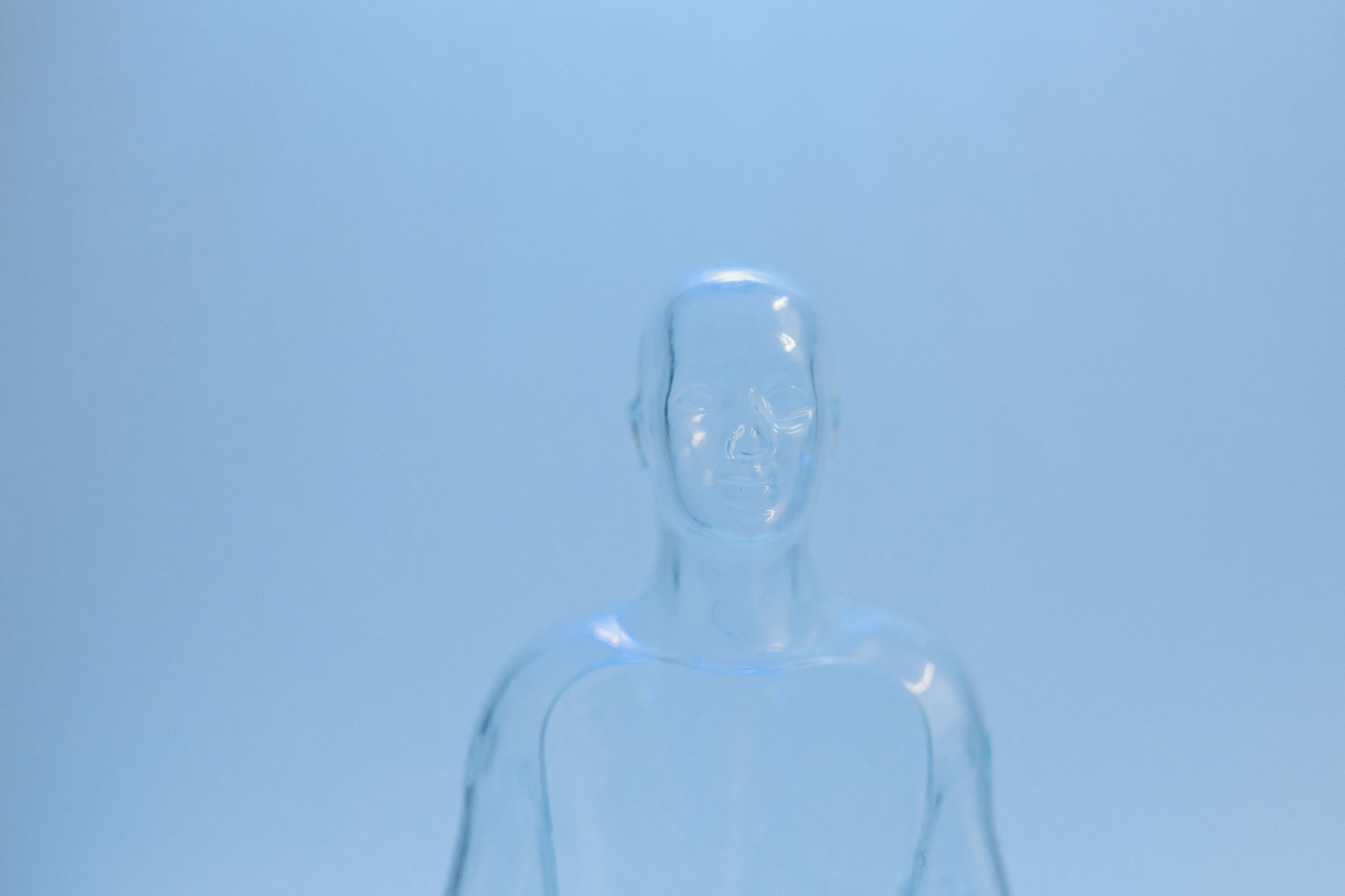 Inneres Krafttraining - visualisiert durch eine Büste aus Glas