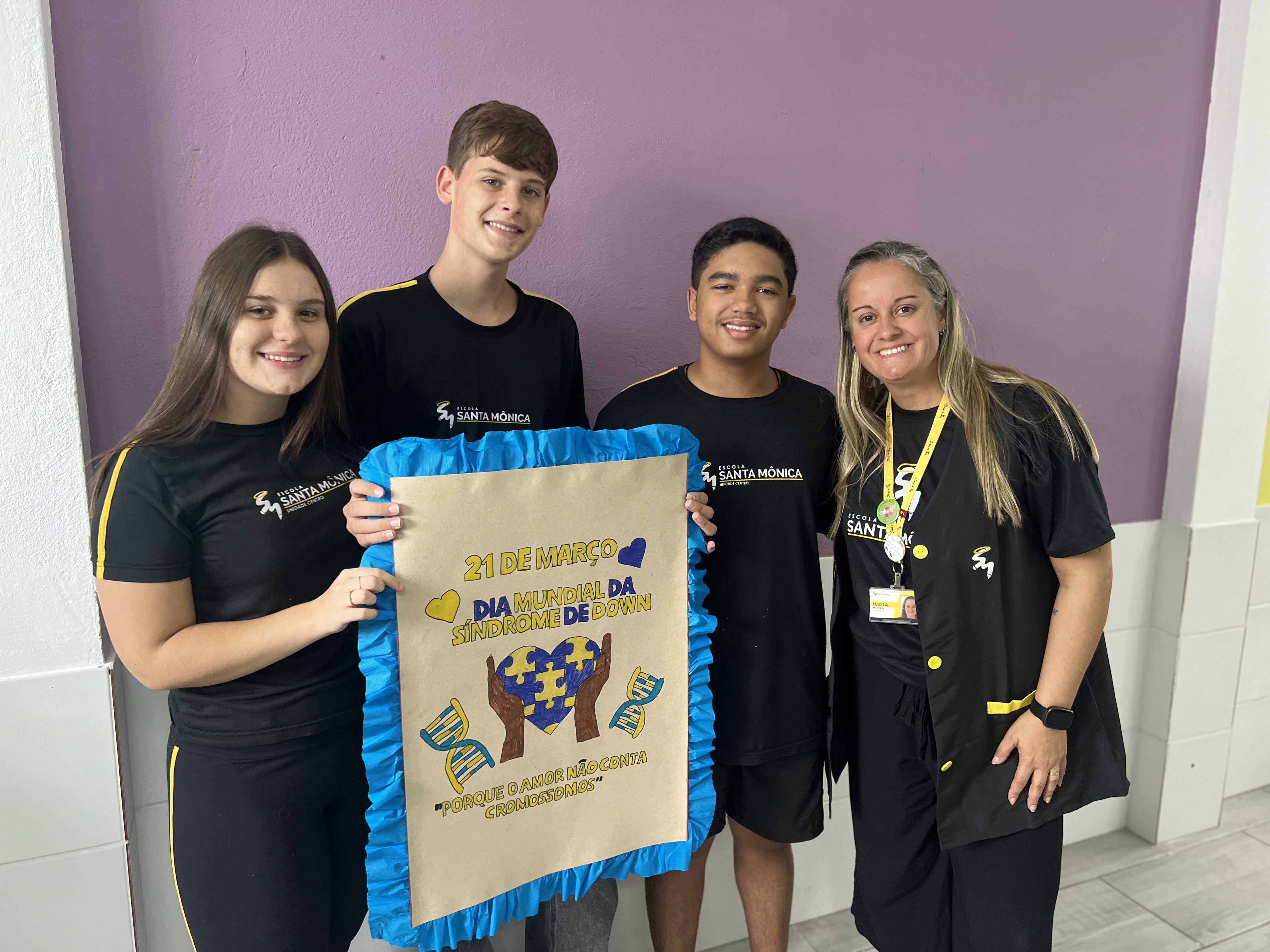 Alunos do Jardim II da Escola Santa Mônica participam de atividade do projeto Astroalfa explorando a letra A.