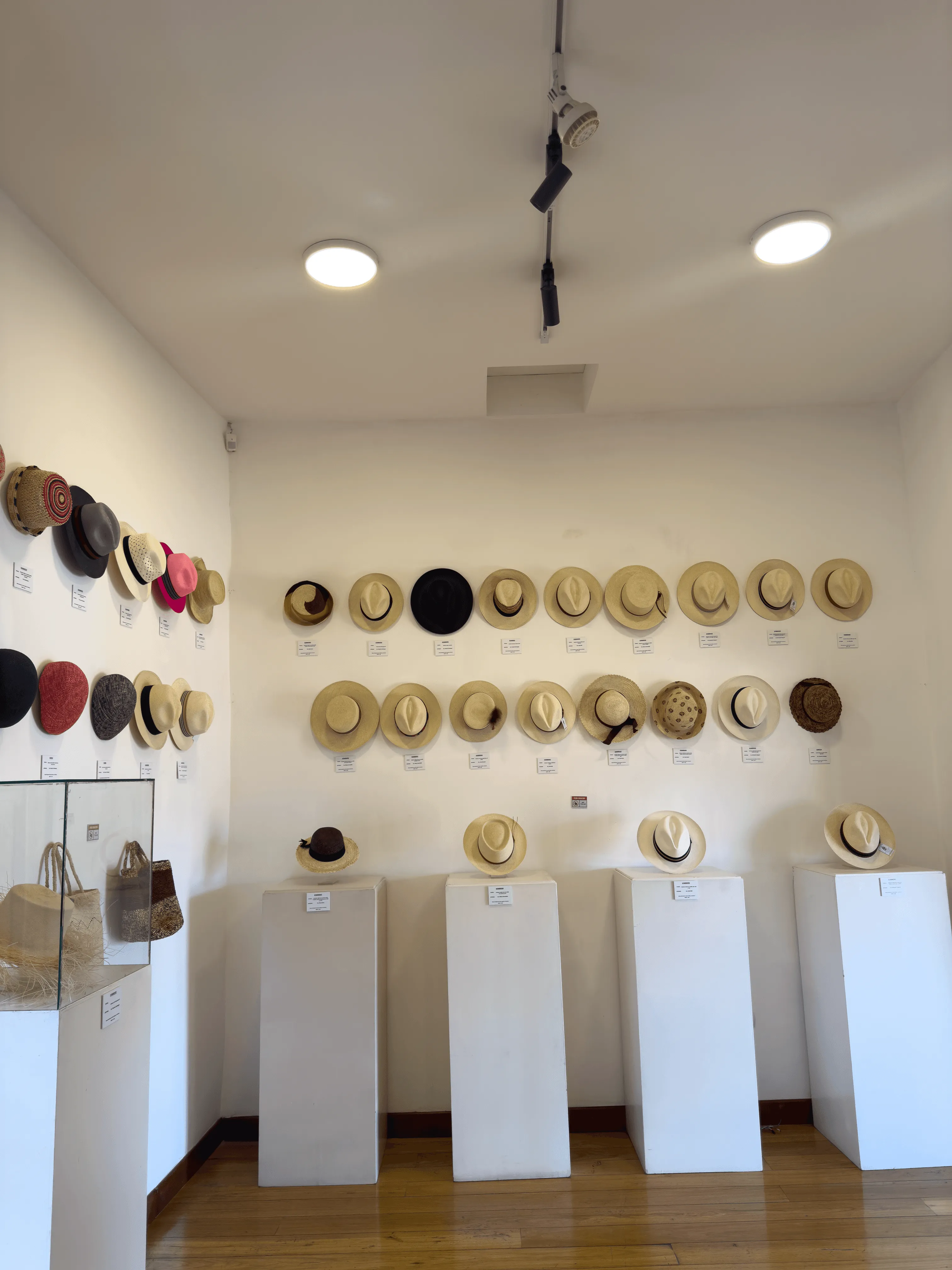 Magasin avec des chapeau panama présent dans le musée