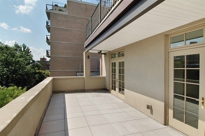 336 W 23rd St