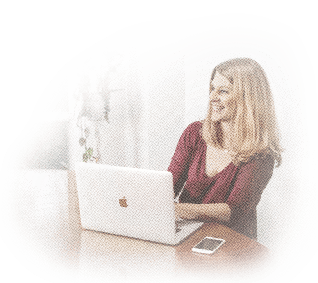 Portrait photo of Michelle Ferreira Graphic Designer