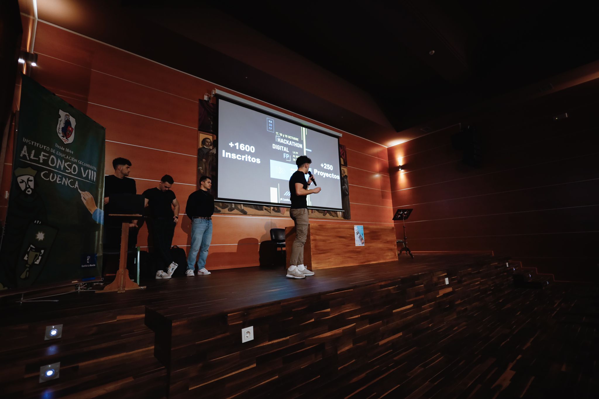 Presentación de Homi en el Instituto