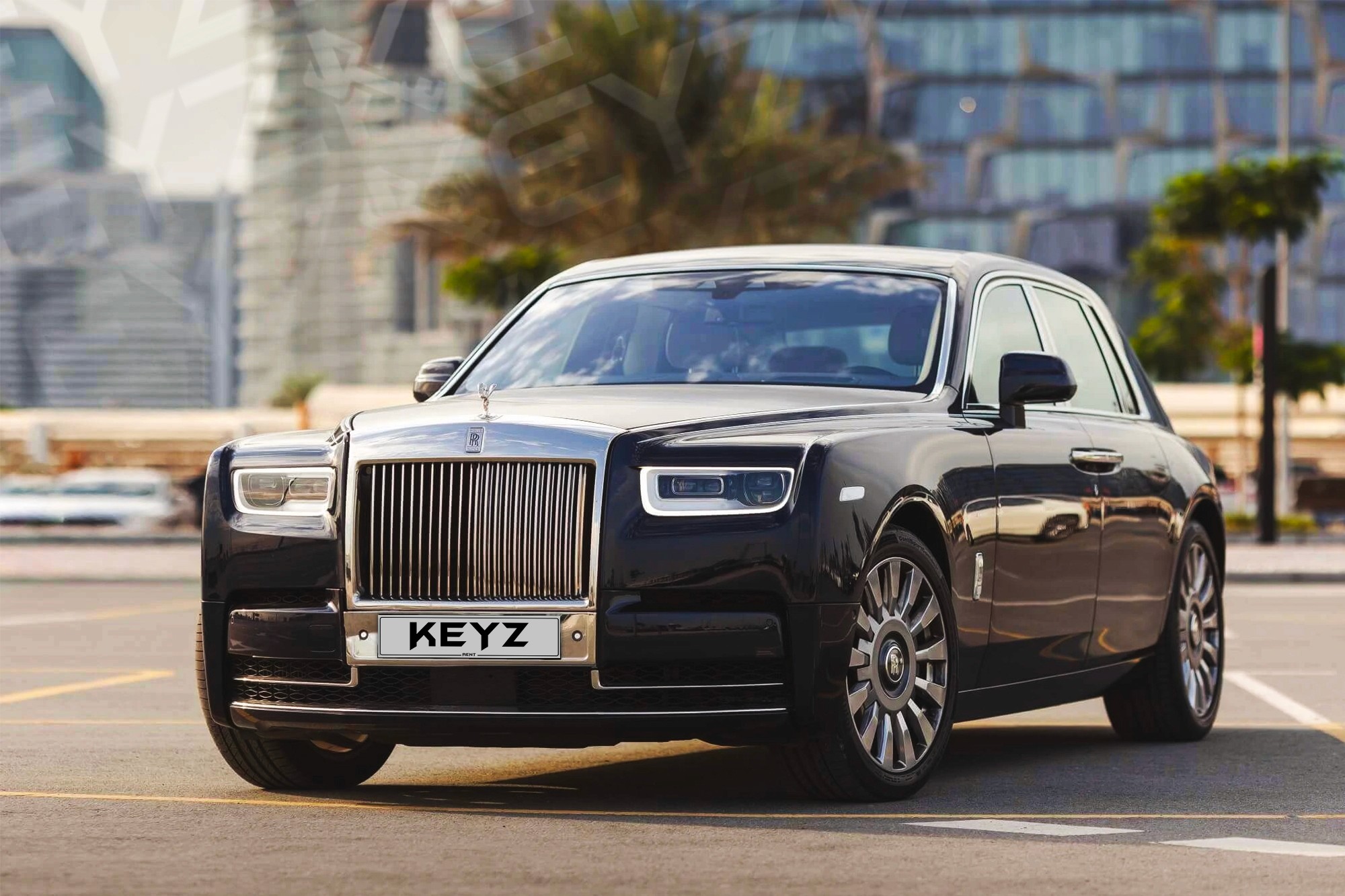 Vue extérieure Rolls Royce Phantom bleu – Location voiture de luxe à Dubaï | Keyz Rent