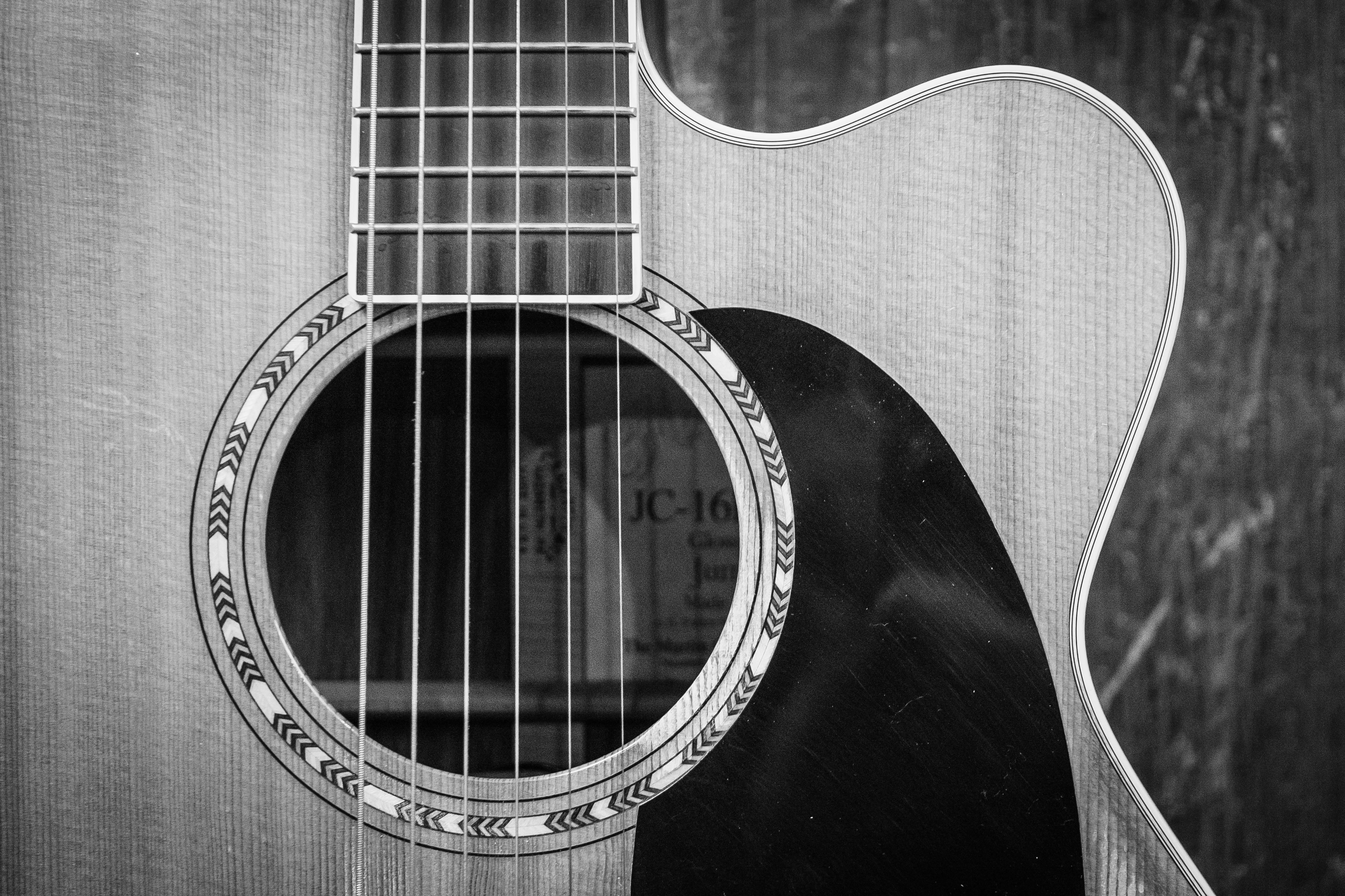 guitar B&W