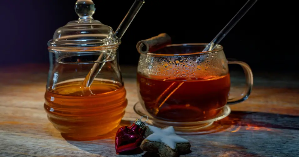 Shilajit honey sticks can boost energy and vitality naturally.