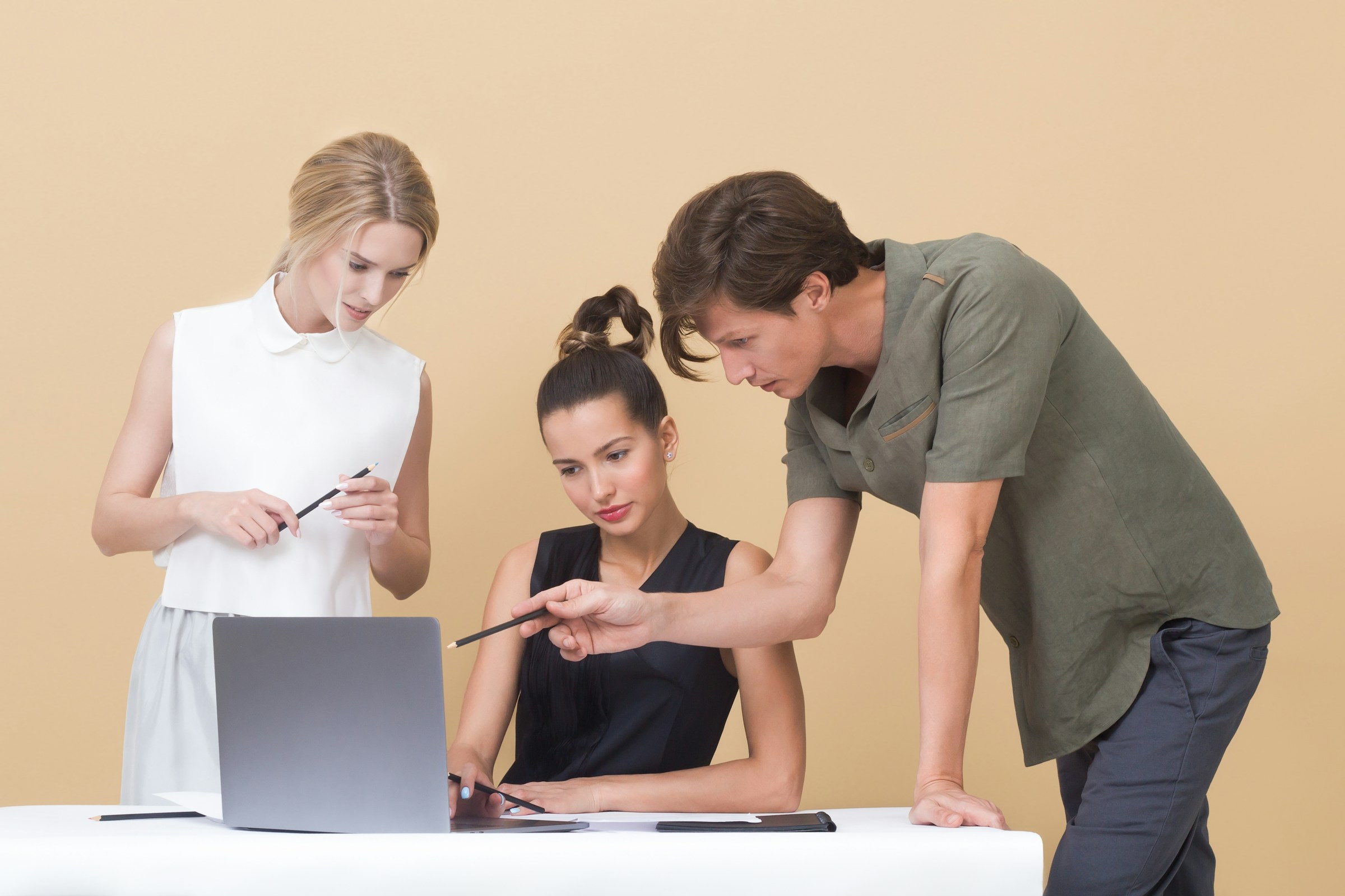 woman getting help from student - Best AI Writing Tools