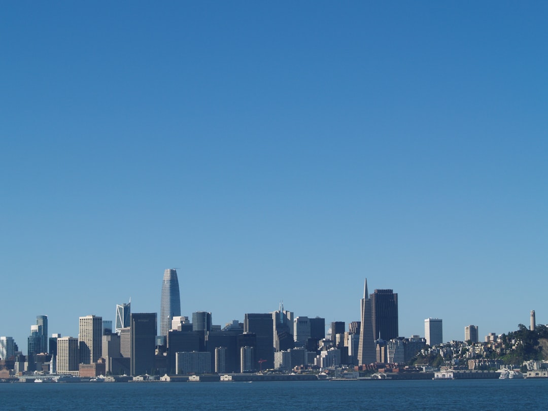 San Francisco skyline with the Salesforce Tower and Transamerica Pyramid viewed from the bay.
